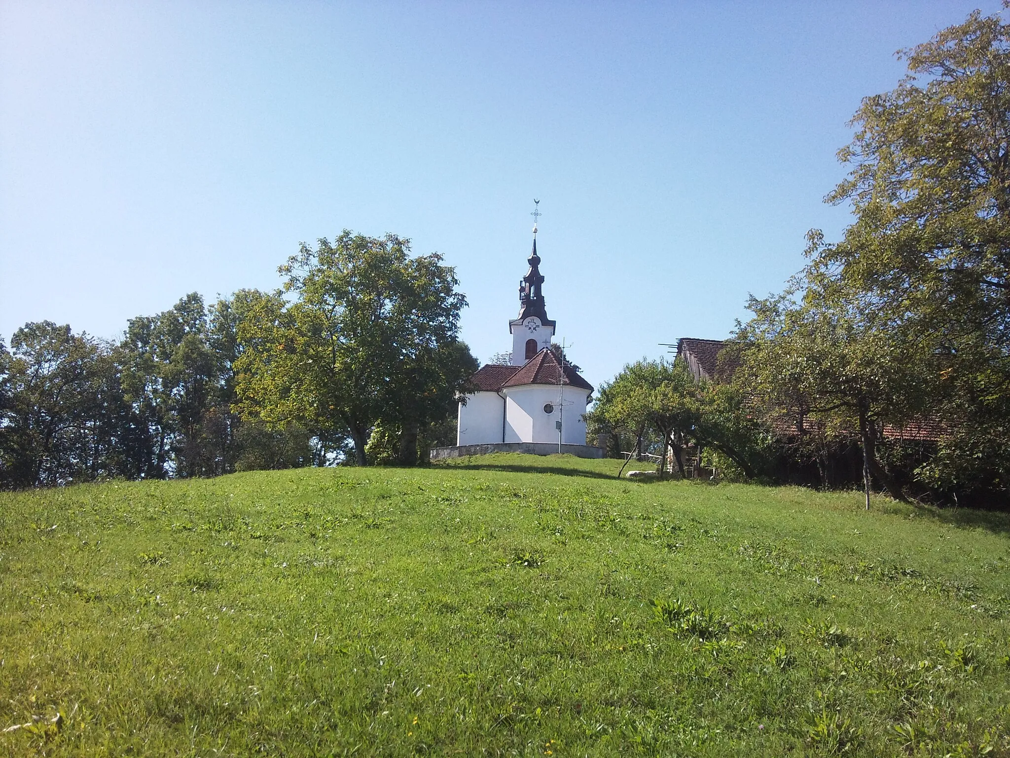 Photo showing: The church in Log pri Brezovici