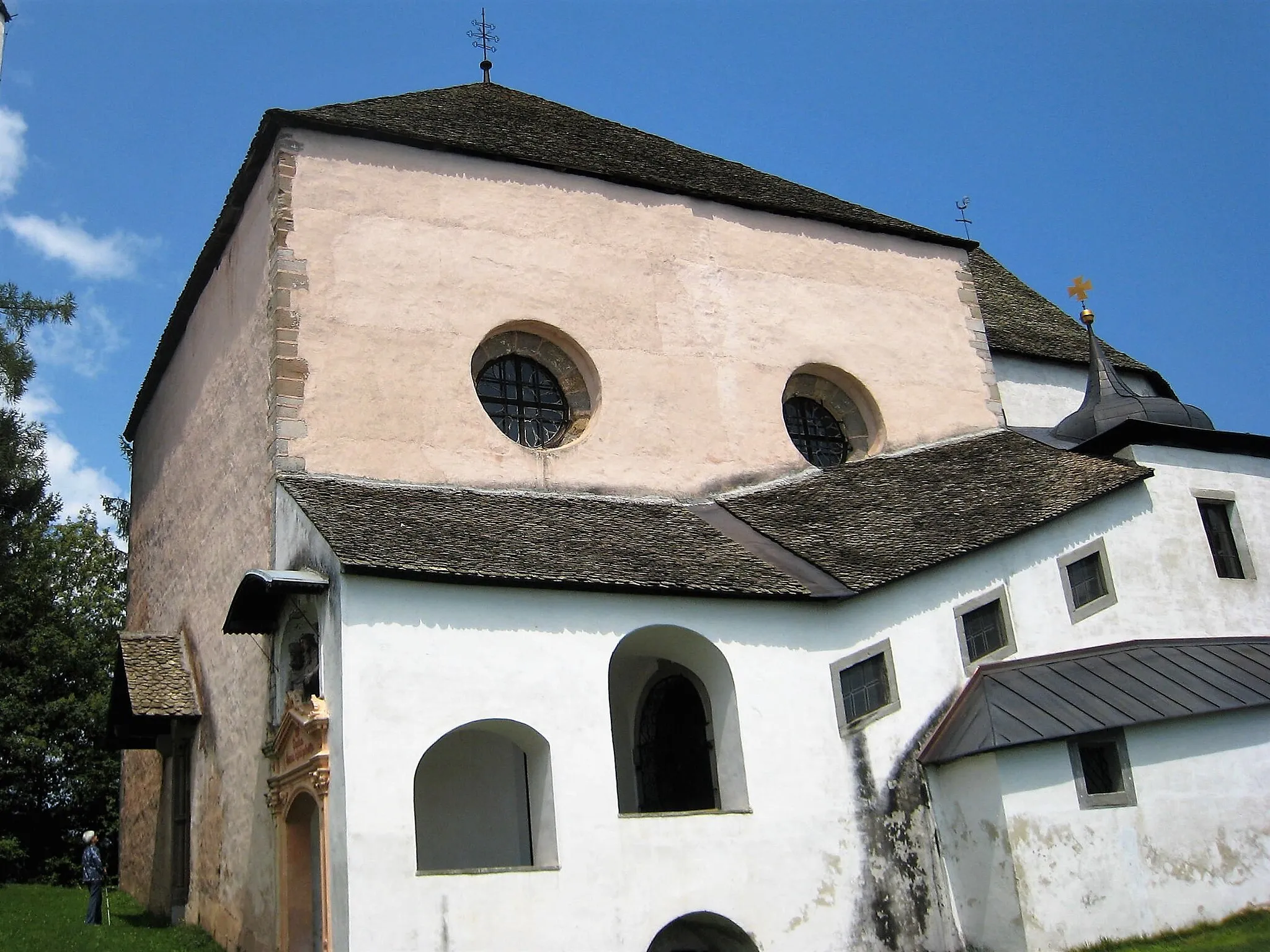 Photo showing: St. Pancras Parish Church, Slovenj Gradec: The nave of the church from south, with Holy staircase in the front