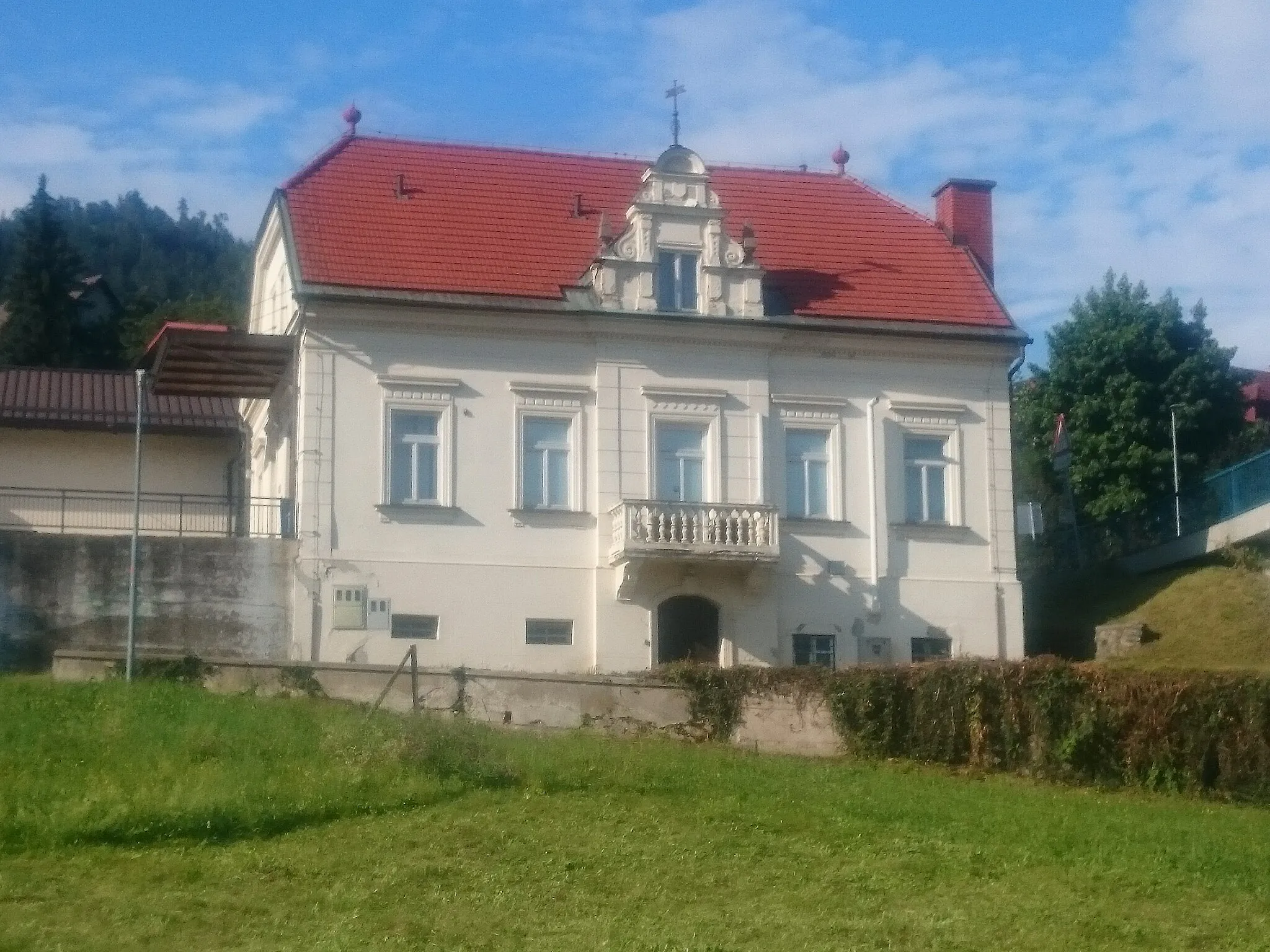 Photo showing: Dravograd, Neo-Baroque house from the end of the 19th century at Trg 4. julija 1. Today the house is occupied by the town's post office.