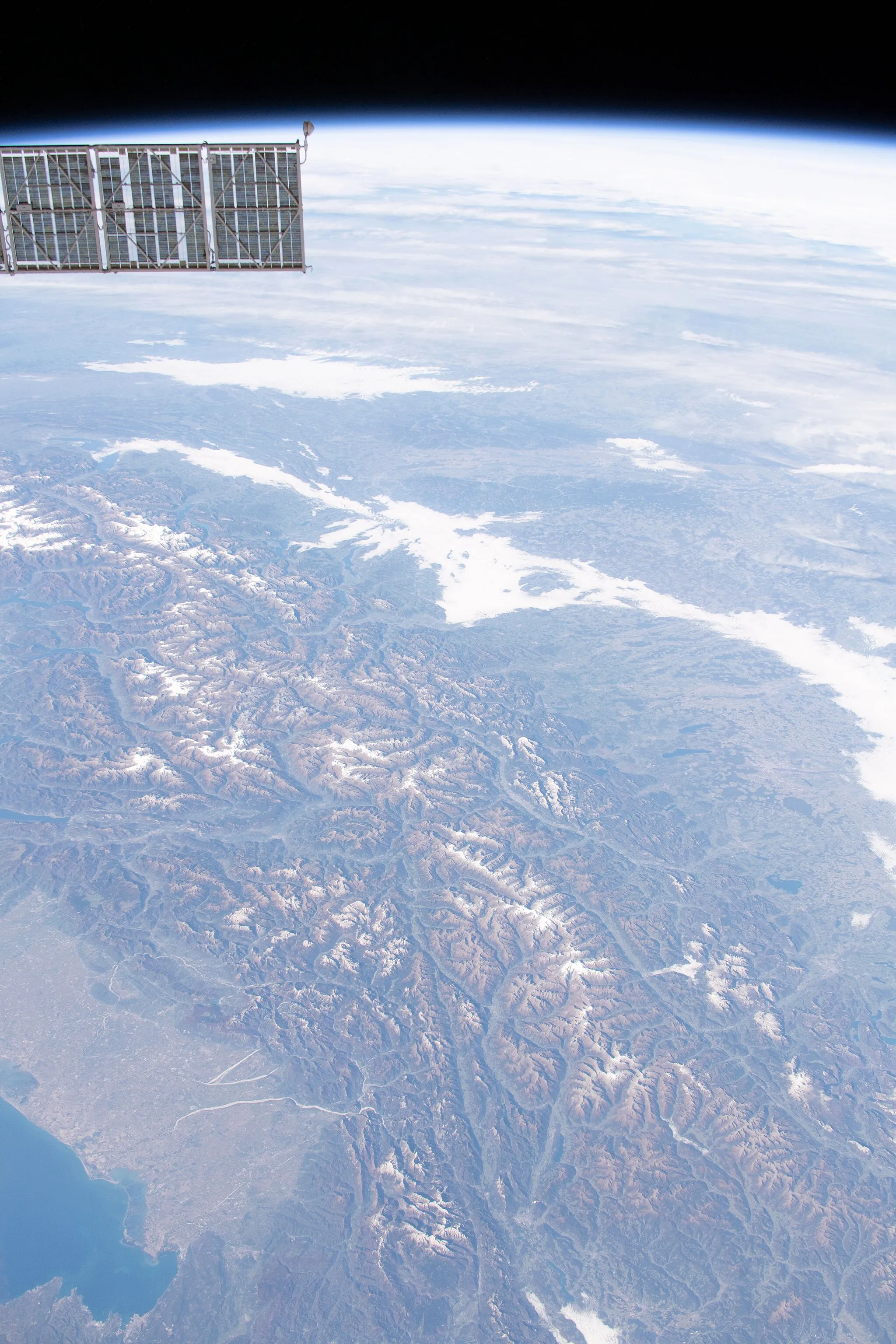 Photo showing: View of Earth taken during ISS Expedition 61.