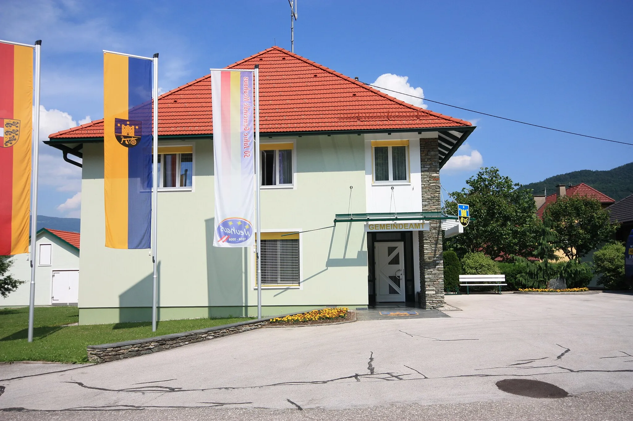 Photo showing: Municipal hall in Neuhaus/Suha, Carinthia
