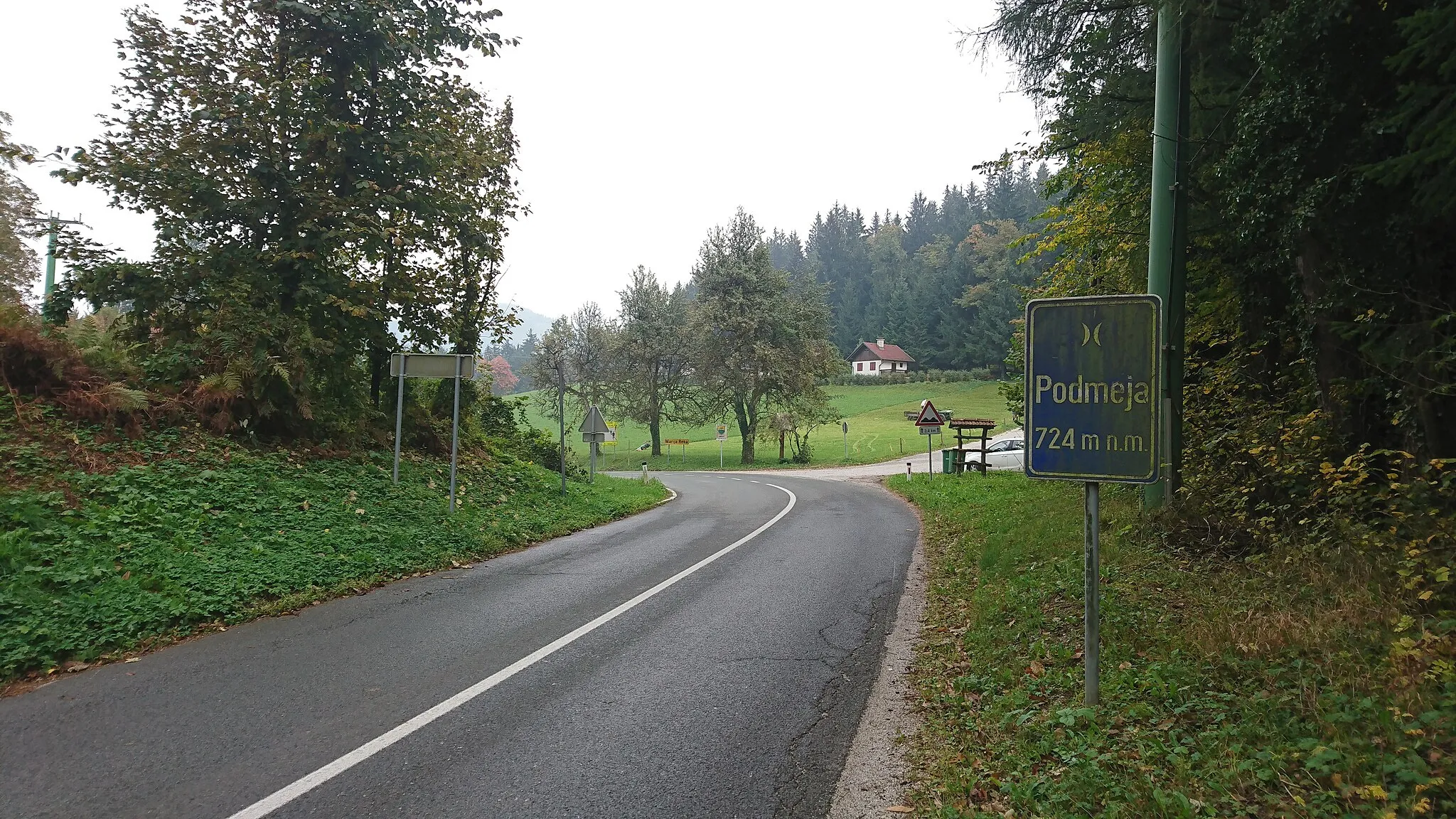 Photo showing: Zgornja točka cestnega prelaza Podmeja, pogled proti Preboldu.
