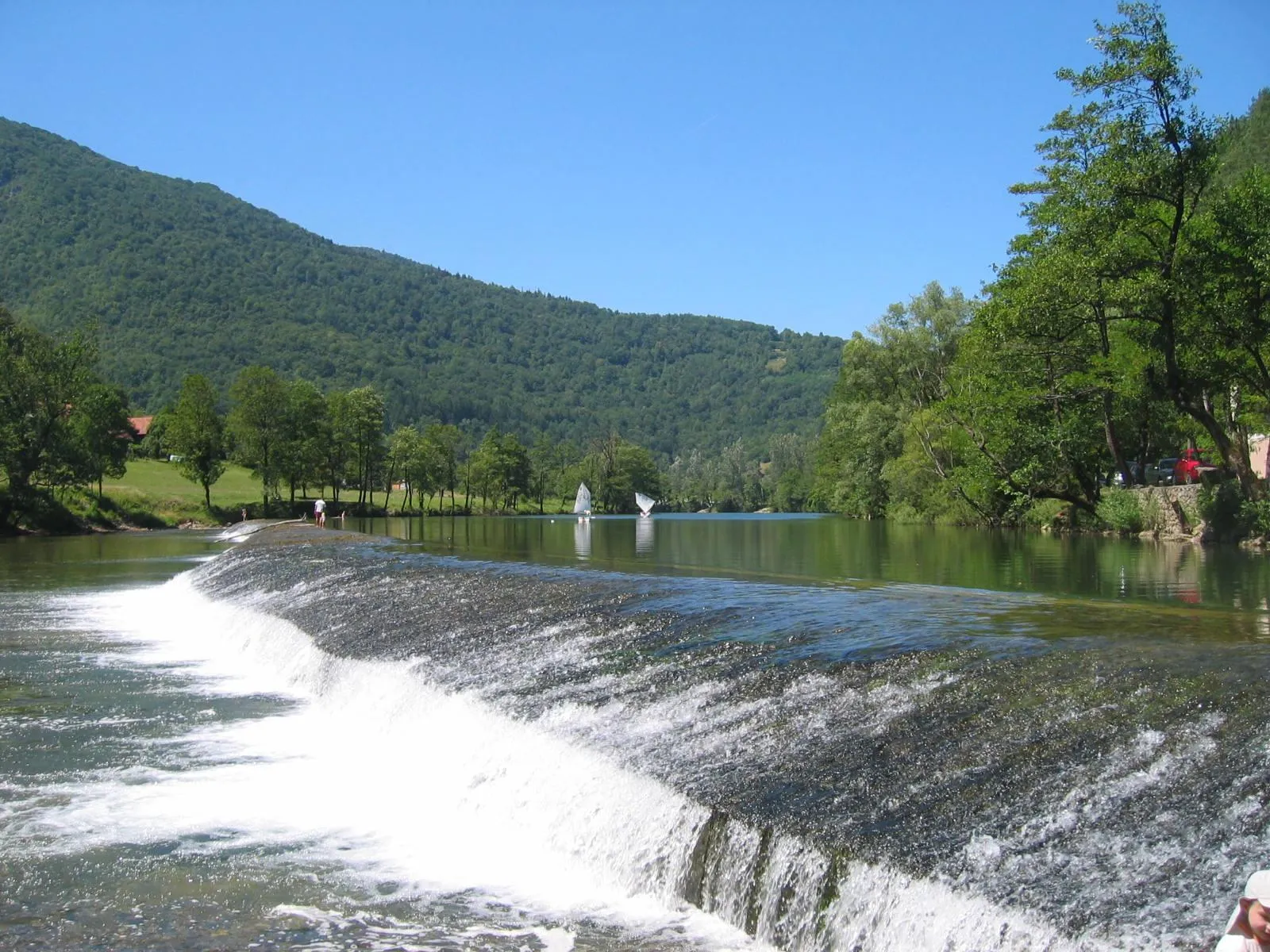 Photo showing: Kolpa, river in the south of Slovenia. Dam in the village Prelesje.

photo:Ziga 13:17, 13 August 2006 (UTC)
