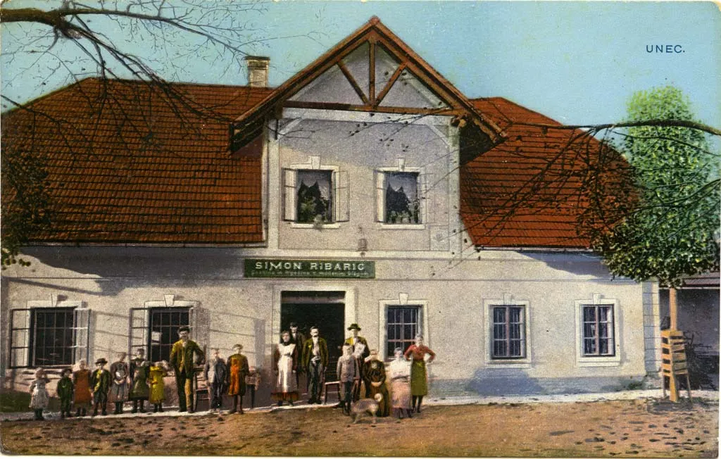 Photo showing: Postcard of Unec.