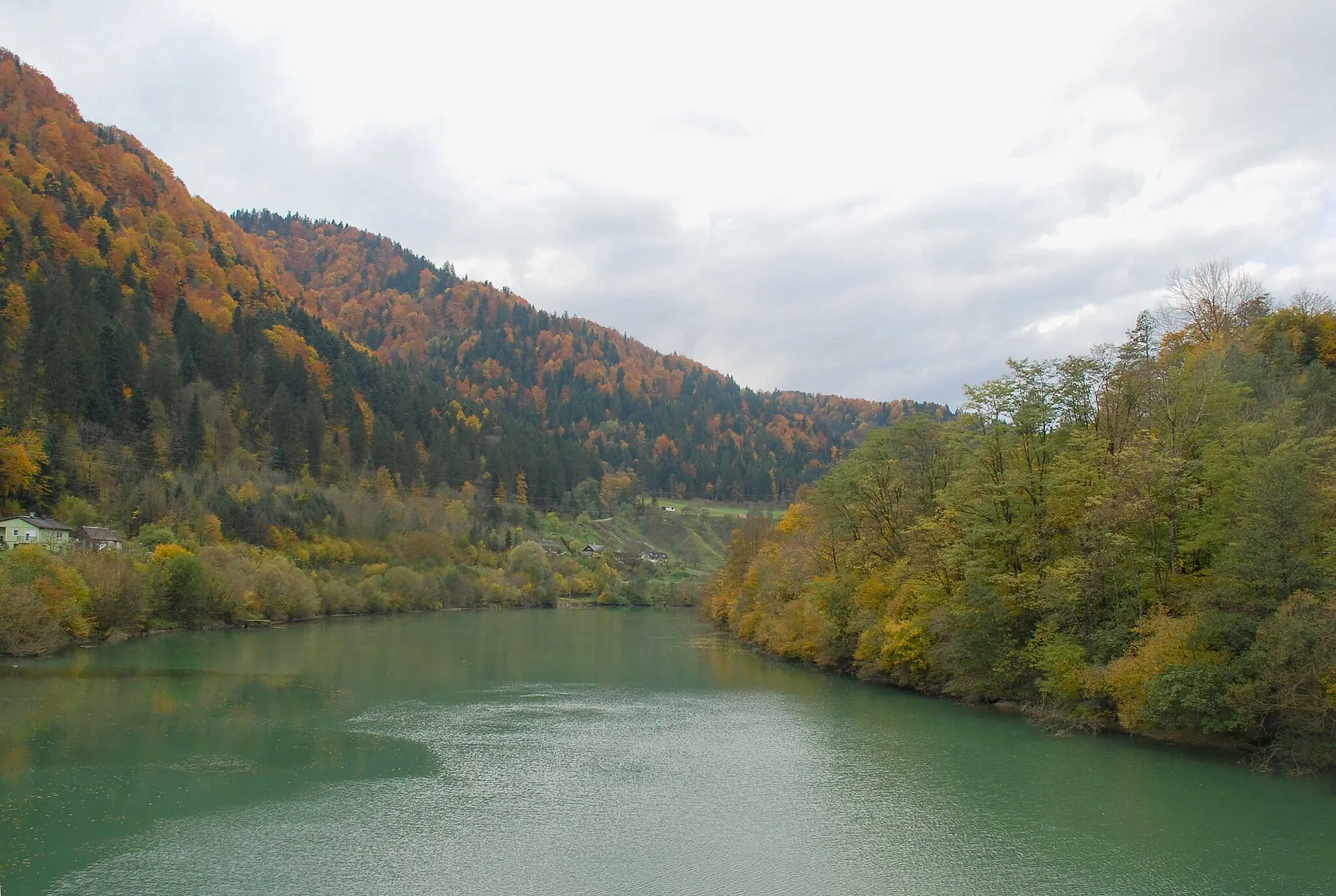 Photo showing: Drautal von der Brücke Brezno-Podvelka Richtung Westen, Slowenien