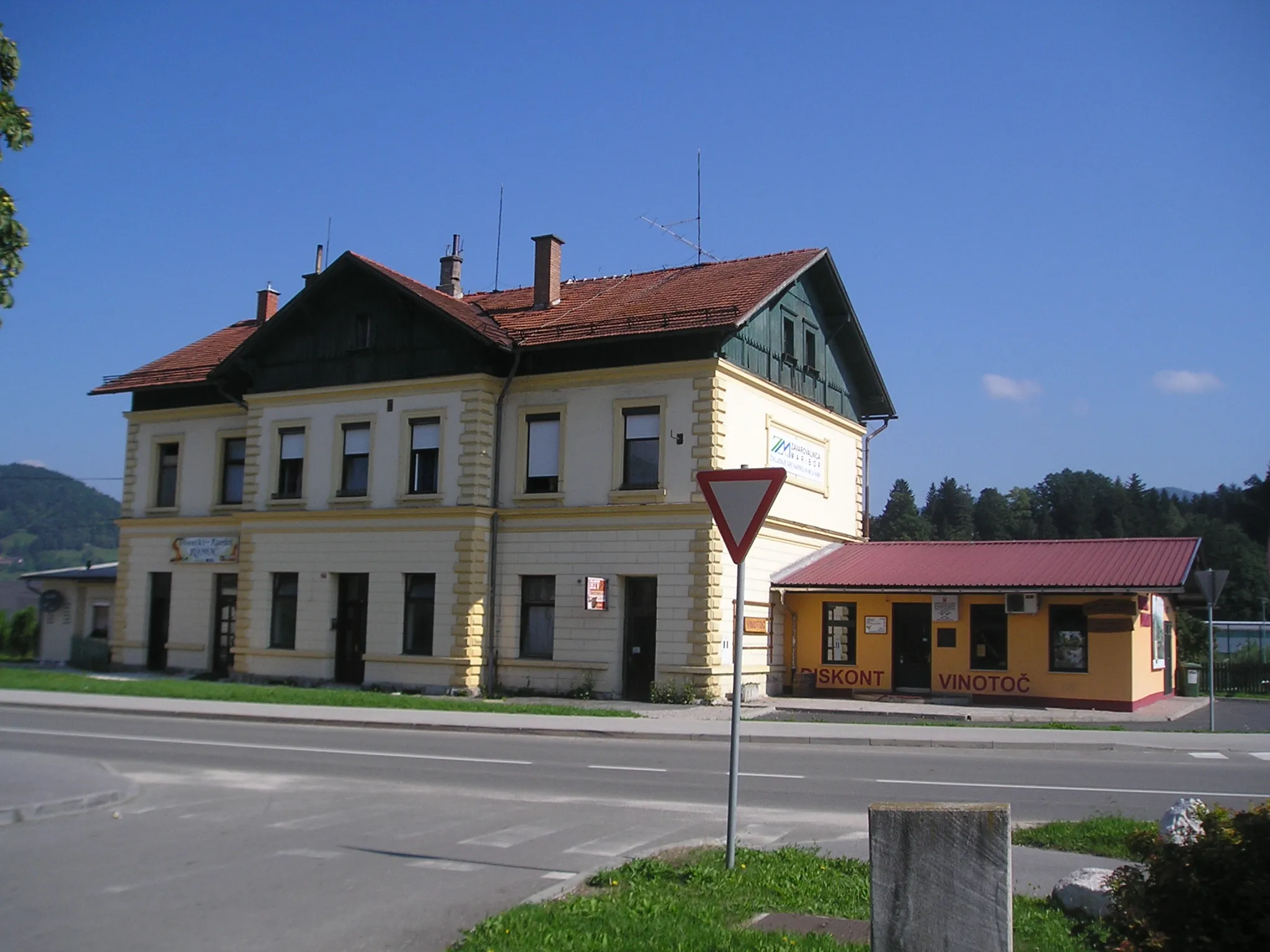 Photo showing: Disused train station in Slovenj Gradec, Slovenia, current address: Celjska cesta 29