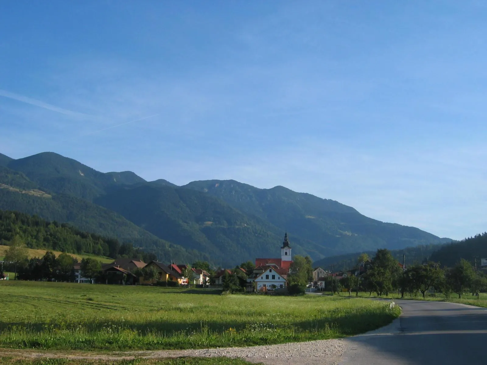 Photo showing: Rečica ob Savinji, village in Slovenija

photo:Ziga 20:03, 18 August 2006 (UTC)