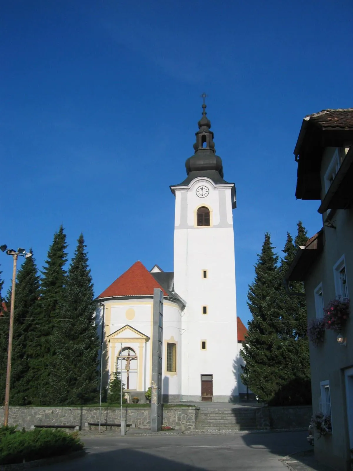 Photo showing: St. Kancijan church, Rečica ob Savinji, village in Slovenija

photo:Ziga 20:04, 18 August 2006 (UTC)