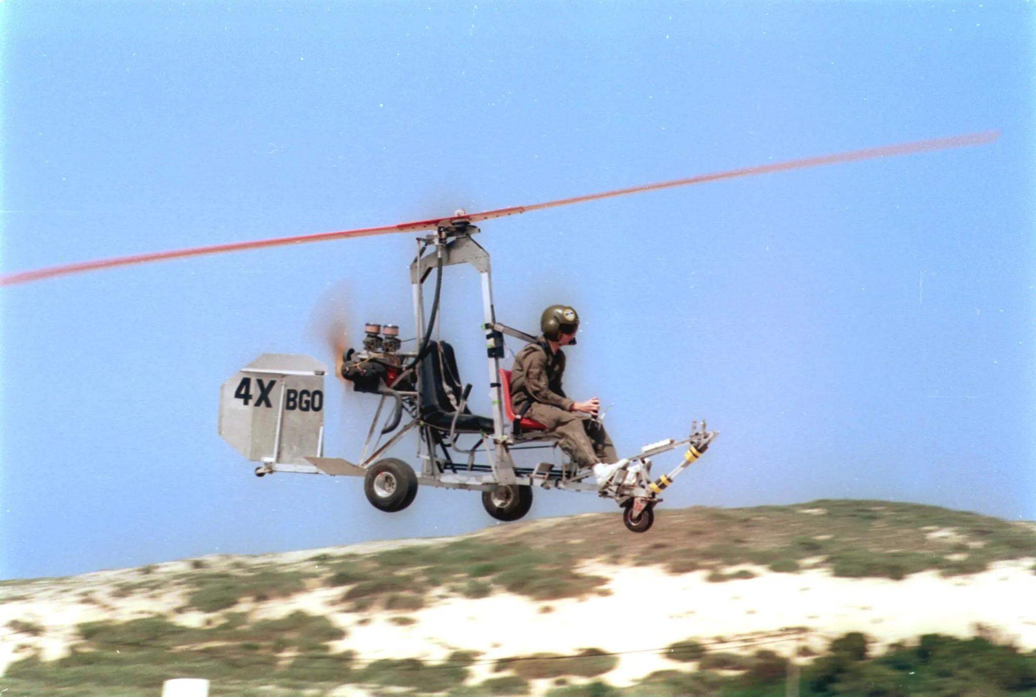 Photo showing: The Gadna AirForce at Palmachim displaying their ability in flying different slow airplanes and flying toys. Photo shows: Flying a gyro-copter1989/05/23 Copyright © IPPA 18249-001-24Photo by Rachamim Shaul.
