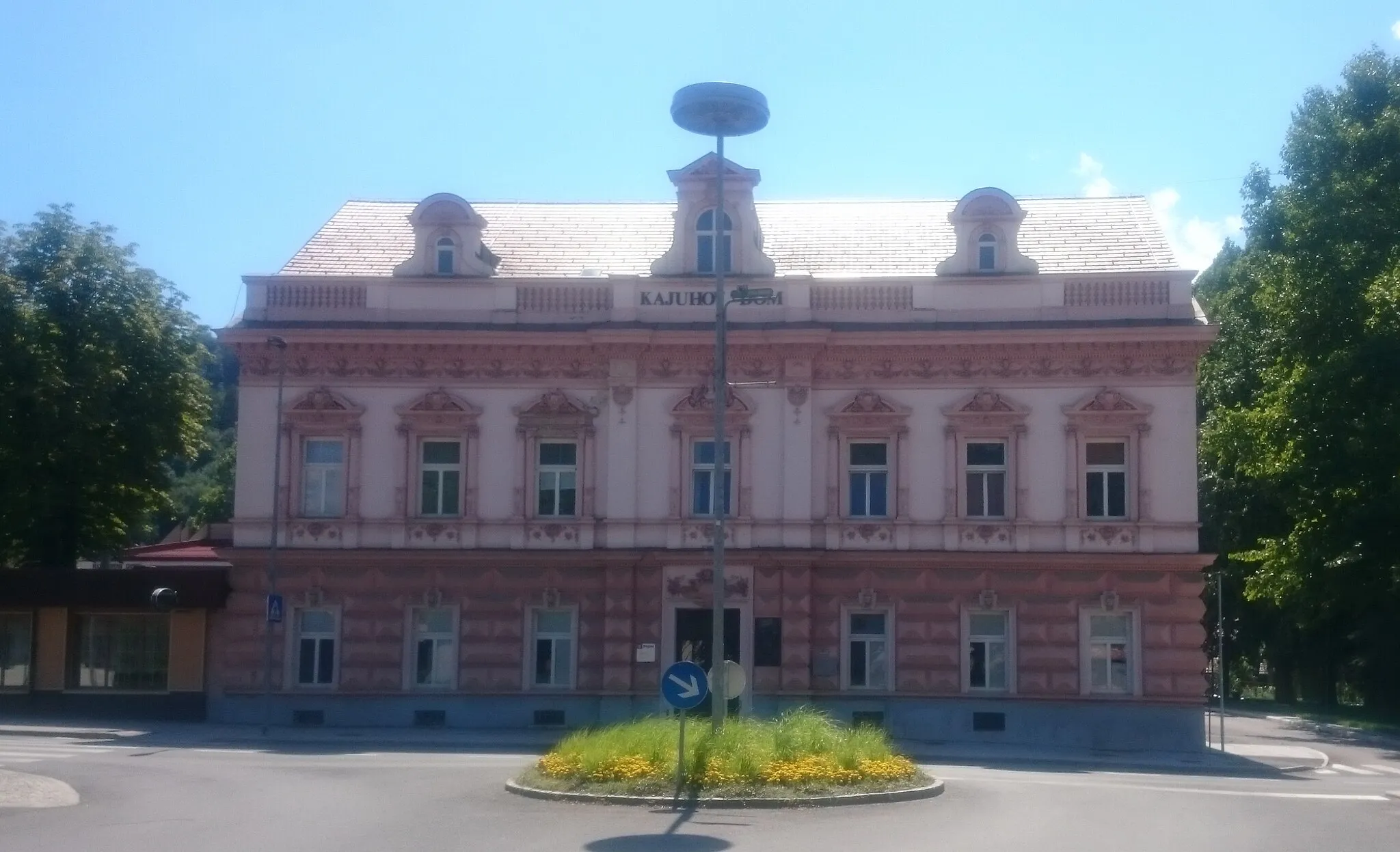 Photo showing: "Kajuhov dom" in Šoštanj - former hotel and Karel Destovnik - Kajuh's birth house.