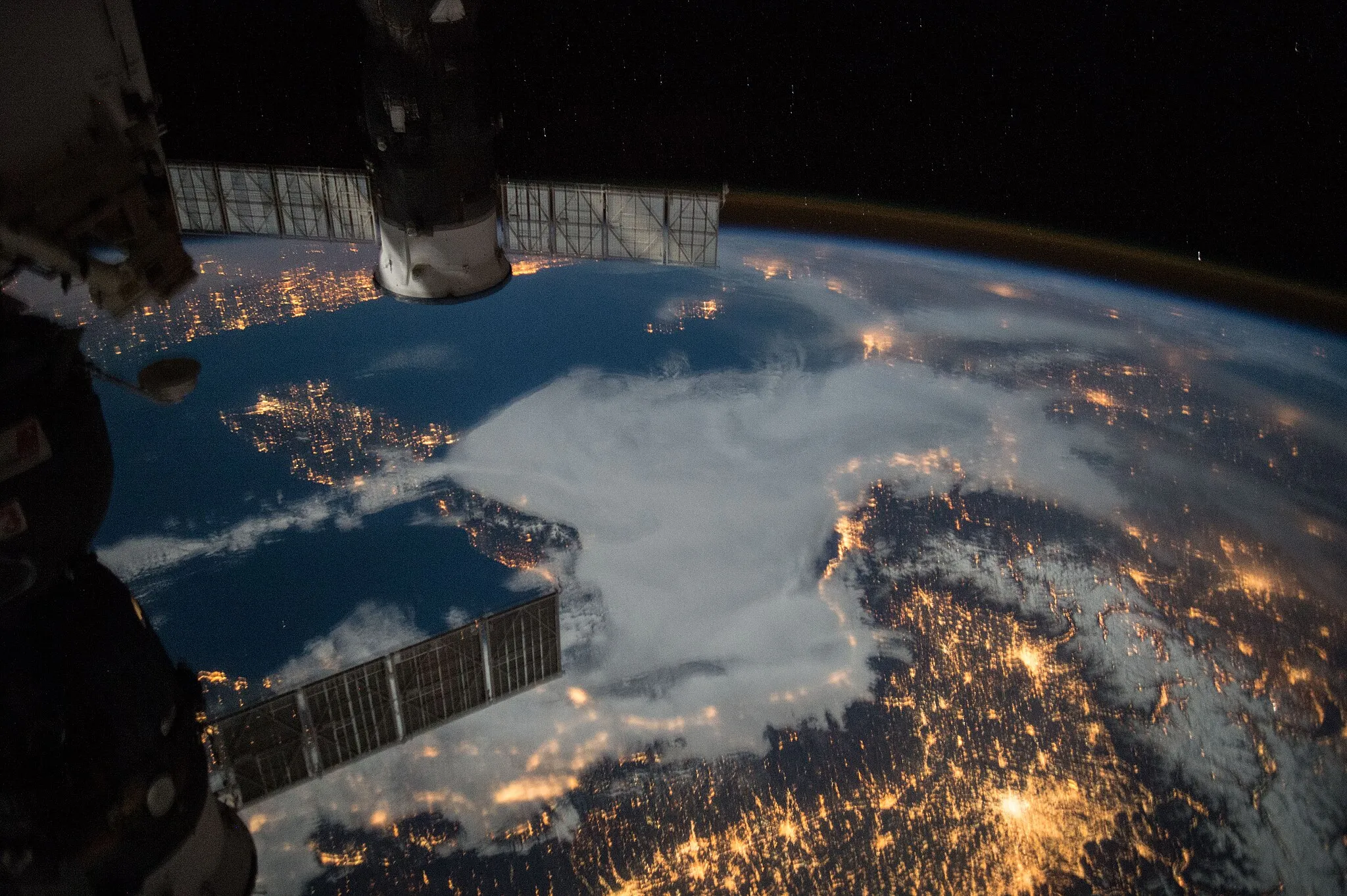 Photo showing: View of Earth taken during ISS Expedition 46.