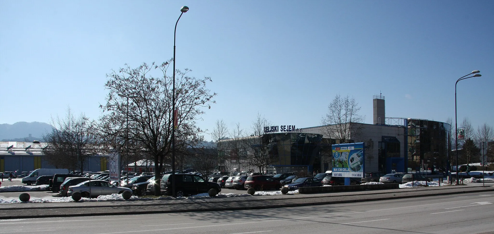 Photo showing: Celje fairgrounds from the outside, showing the headquarters and one of the halls.