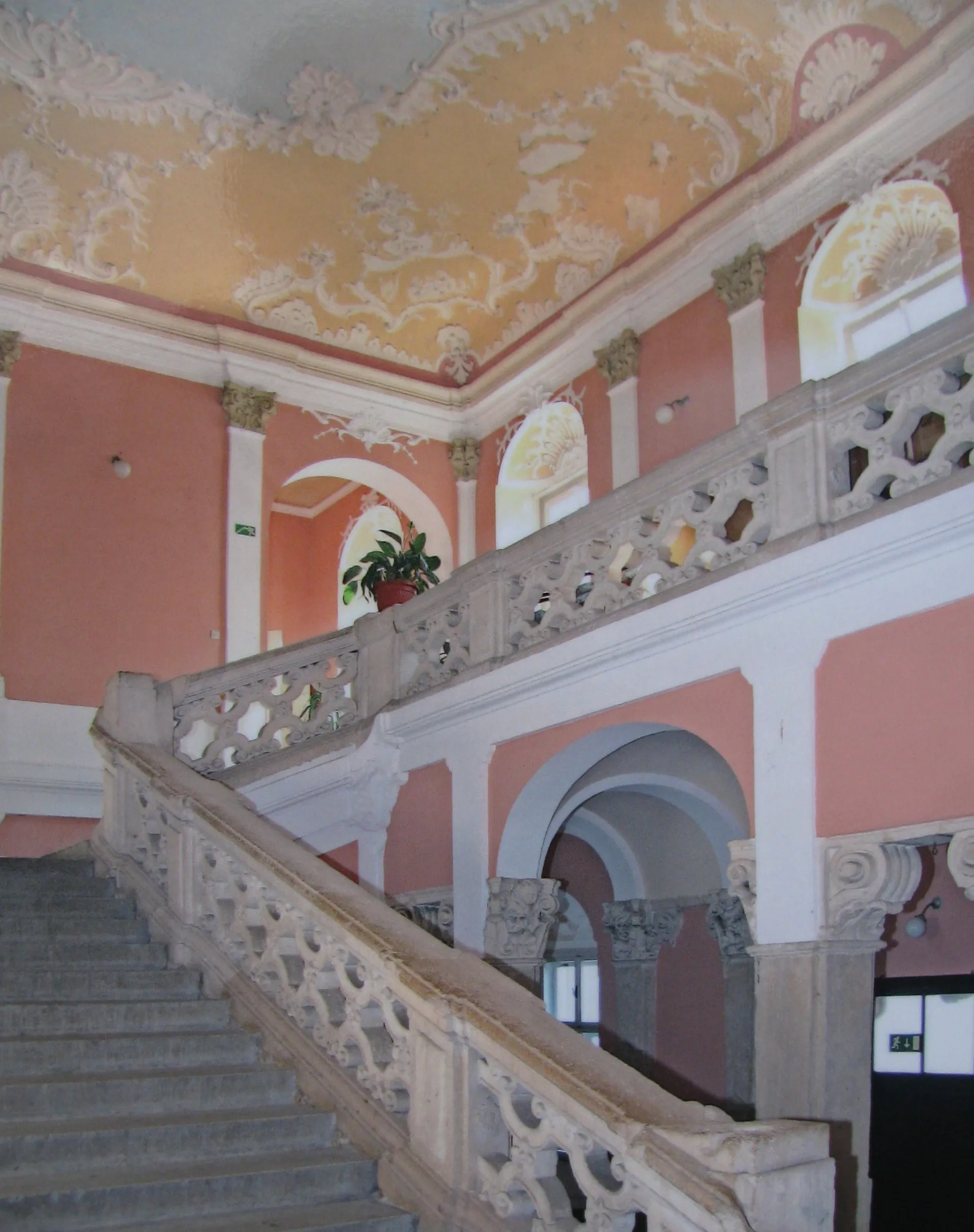 Photo showing: Late baroque staircase within castle Hrastovec.