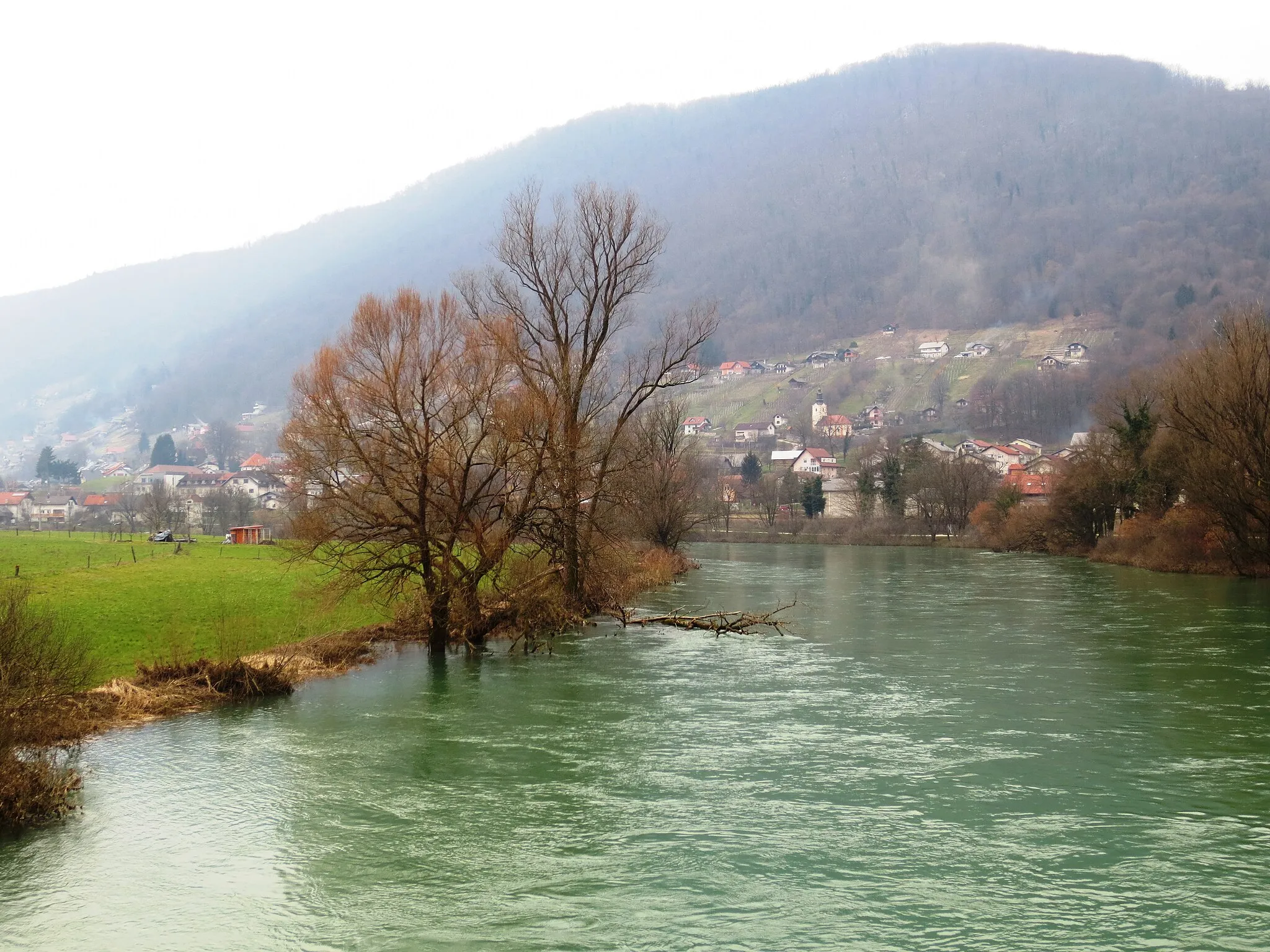 Photo showing: Straža and Krka river