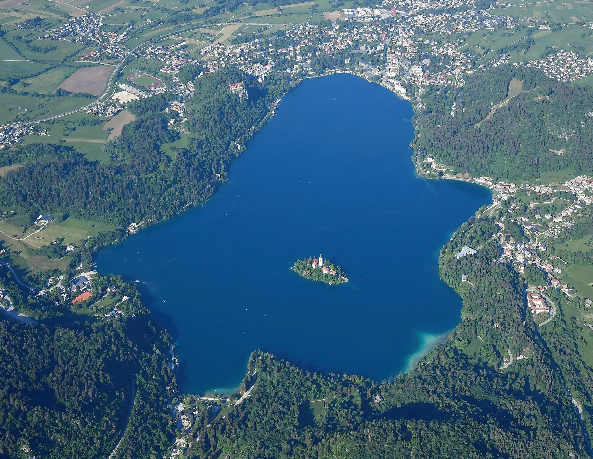 Photo showing: Aerial image of Lake Bled (view from the southwest)