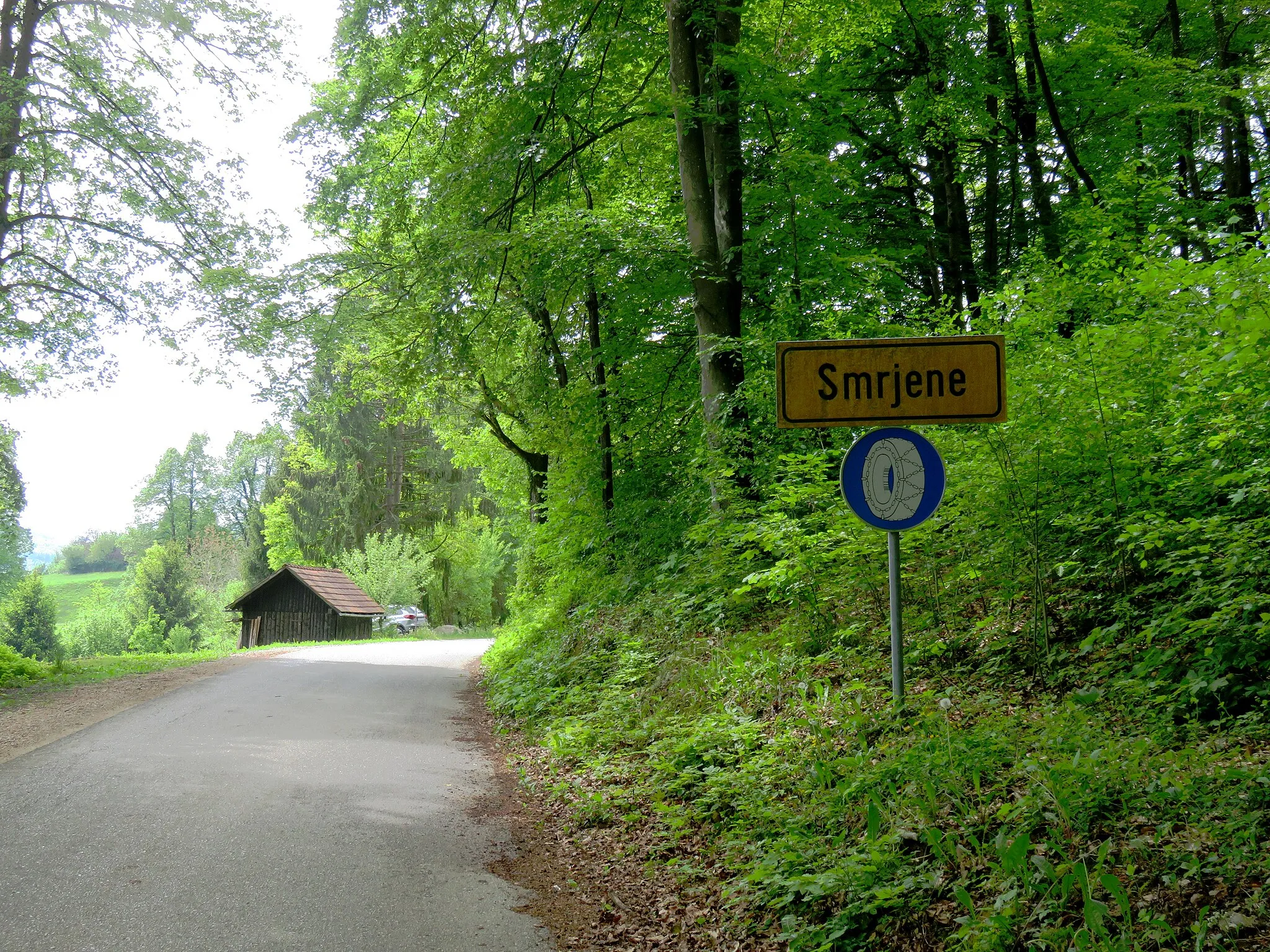 Photo showing: Village limits sign for Smrjene, Municipality of Škofljica, Slovenia
