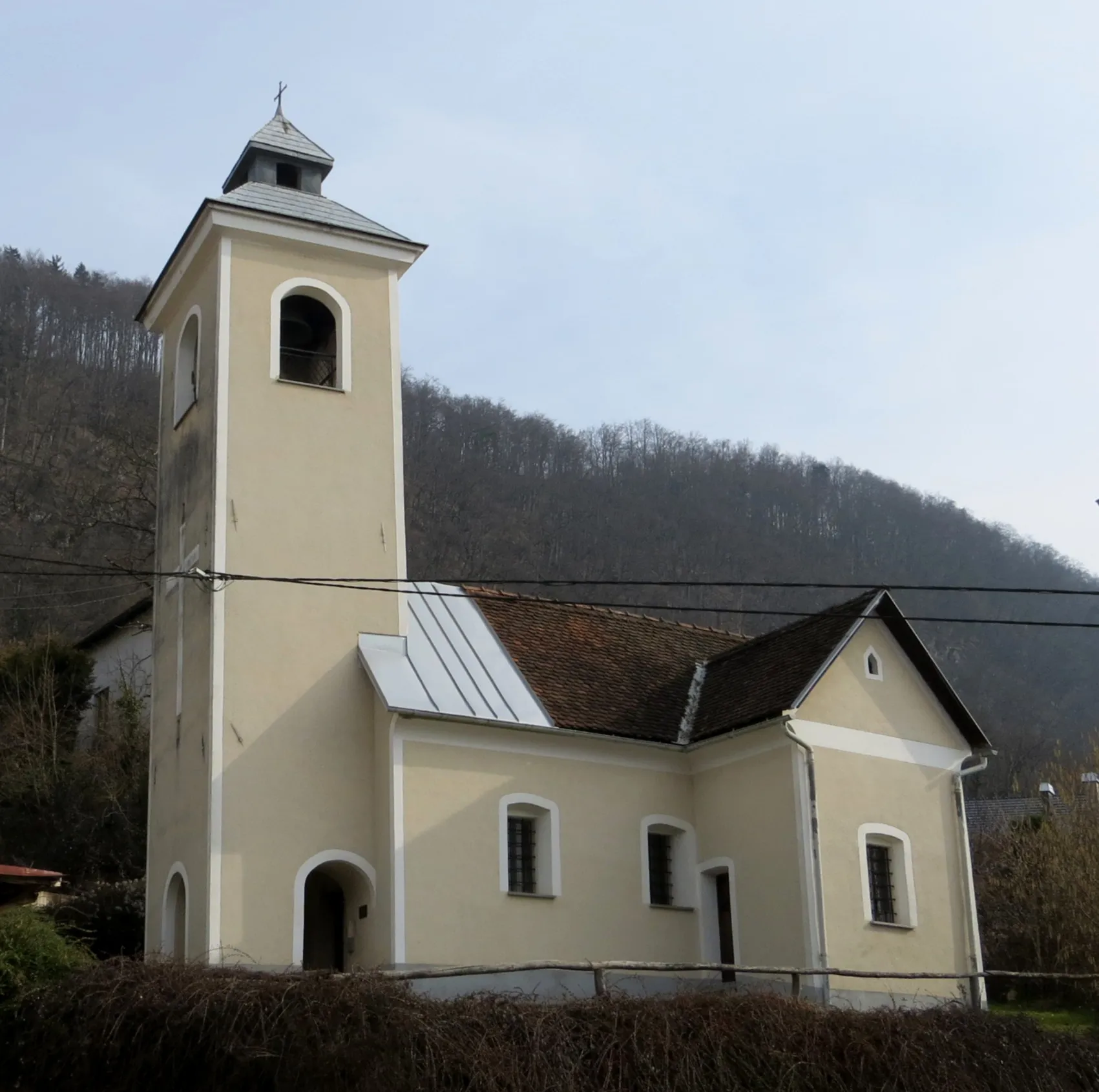 Photo showing: Holy Cross Church in Rašica, City Municipality of Ljubljana, Slovenia