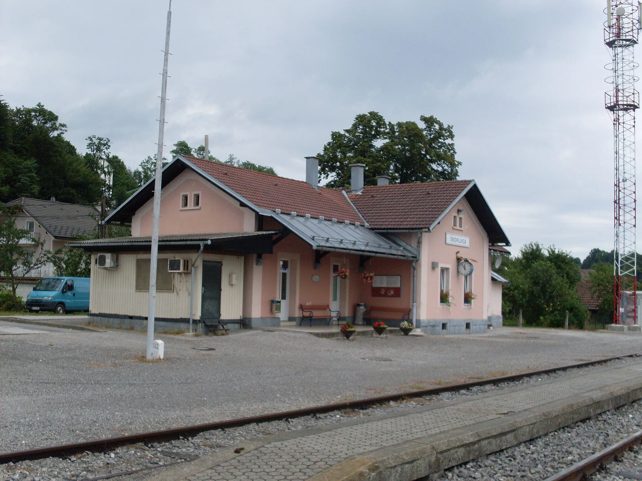 Photo showing: Train station in Škofljica, Slovenia