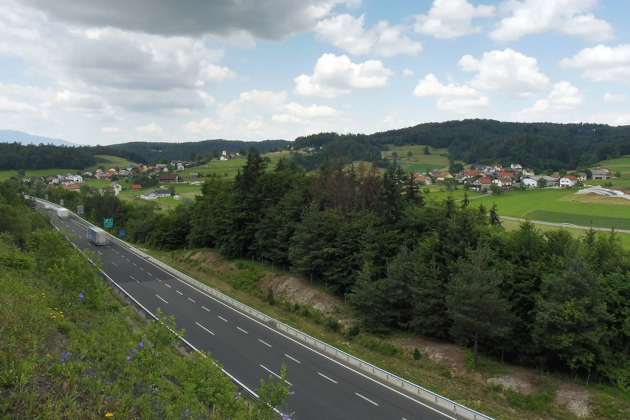 Photo showing: A view of the villages of Mala Stara vas (left) & Velika Stara vas (right), Grosuplje, Slovenia from a hillside across the motorway