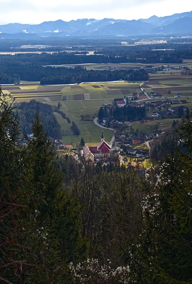 Photo showing: Adergas village with its monastery lies at the end of a shallow valley.