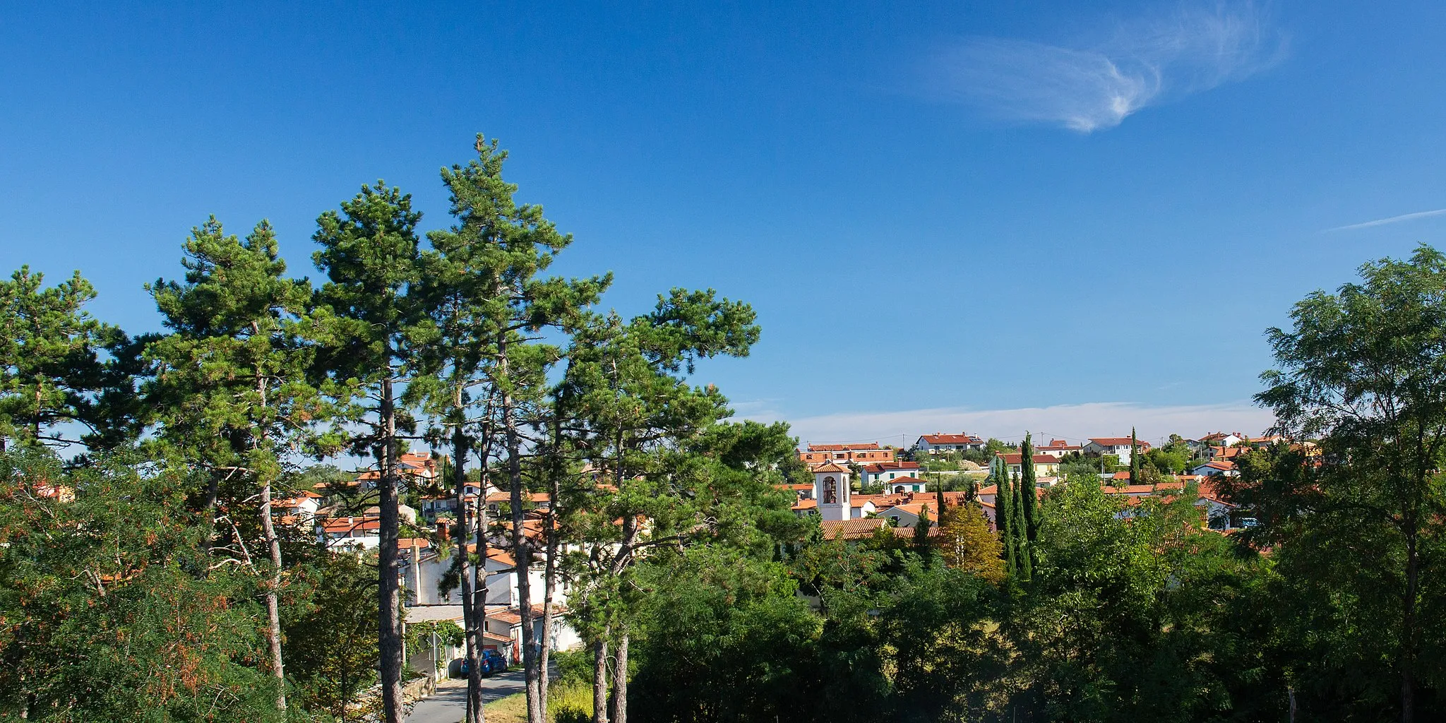 Photo showing: The village Gažon in Koper municipality, Slovenia.