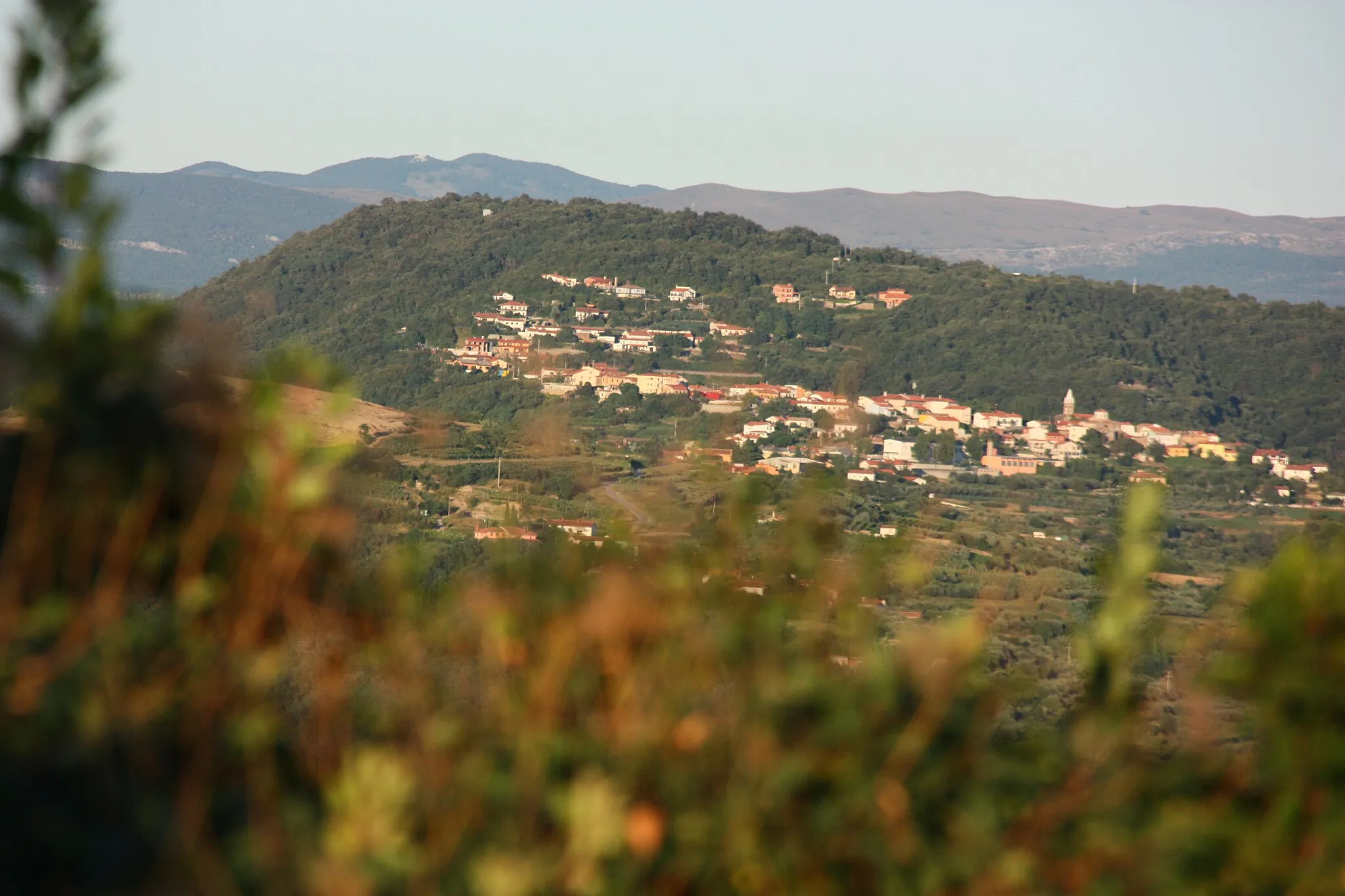 Photo showing: Šmarje in hrib Poljane