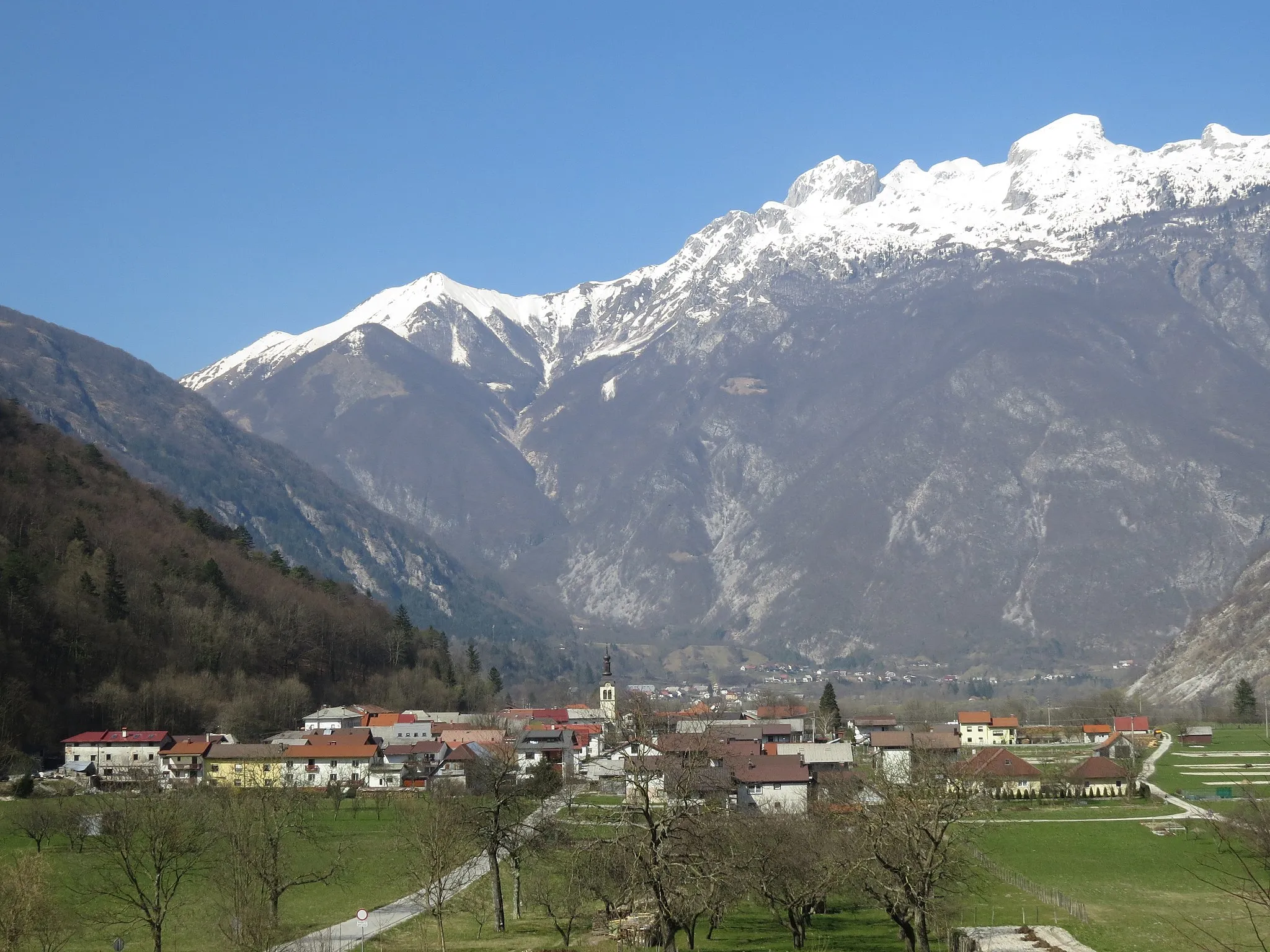 Photo showing: Srpenica, vas v Zgornjem Posočju.