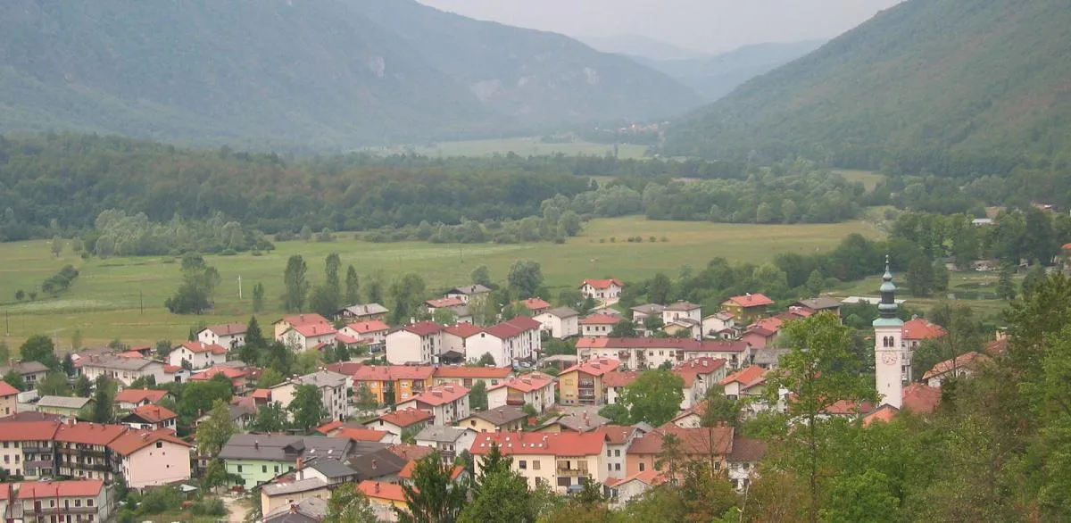 Photo showing: Kobarid, town in Slovenia

photo:Ziga 06:16, 7 November 2006 (UTC)