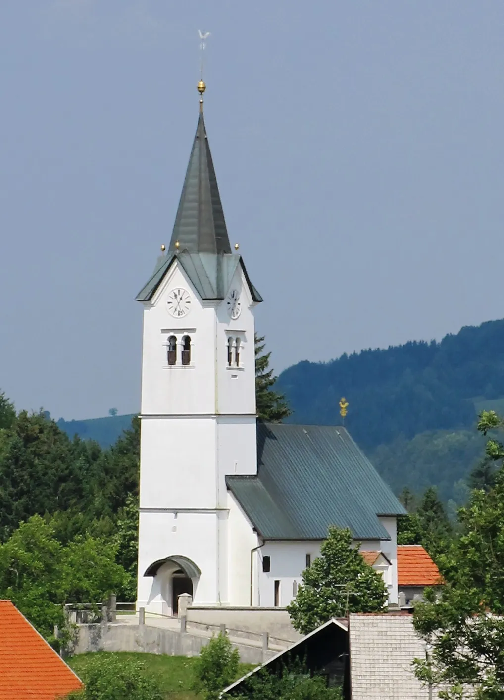 Photo showing: Church of Saint Ulrich in Zavratec, Municipality of Idrija, Slovenia