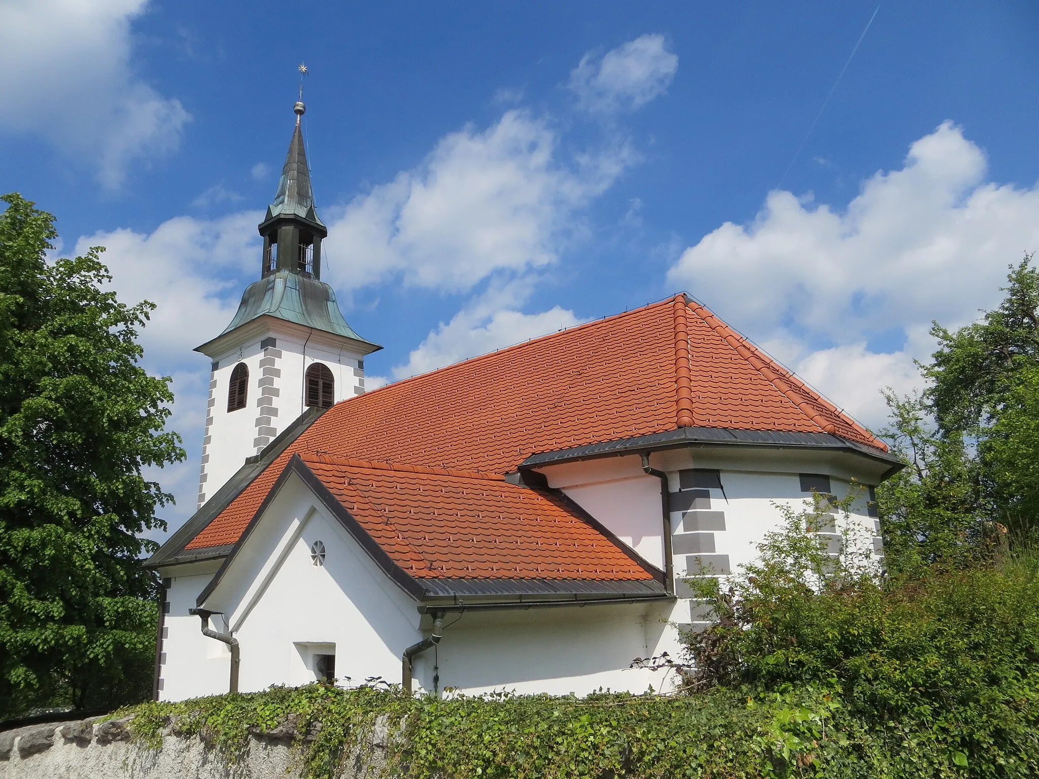 Photo showing: Holy Trinity Church in Velika Ilova Gora, Municipality of Grosuplje, Slovenia