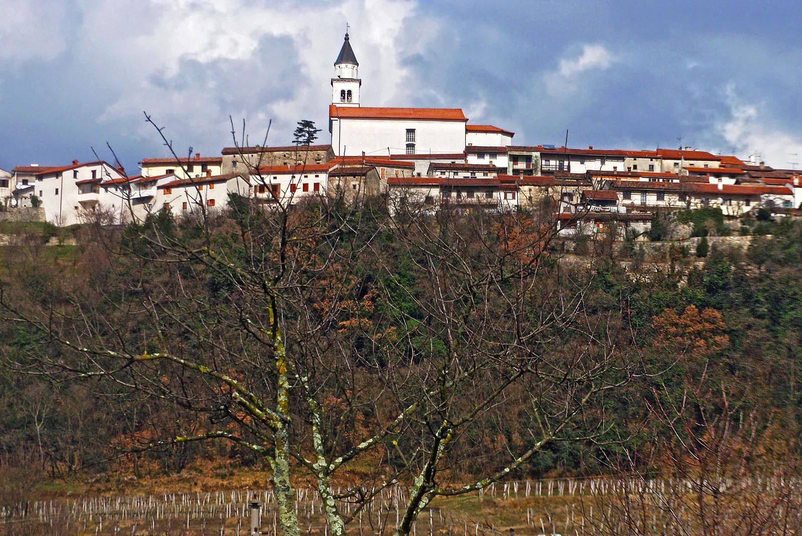 Photo showing: Vipavski Križ from the S