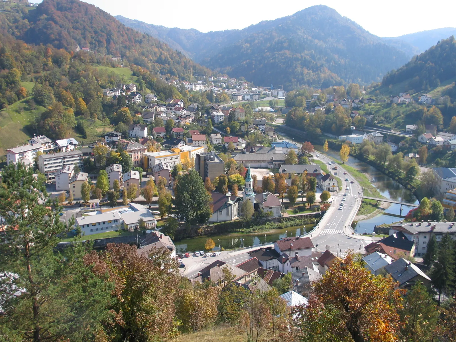 Photo showing: Part of Idrija on the right bank of Idrijca river, view from the st. Anthony of Padua church.