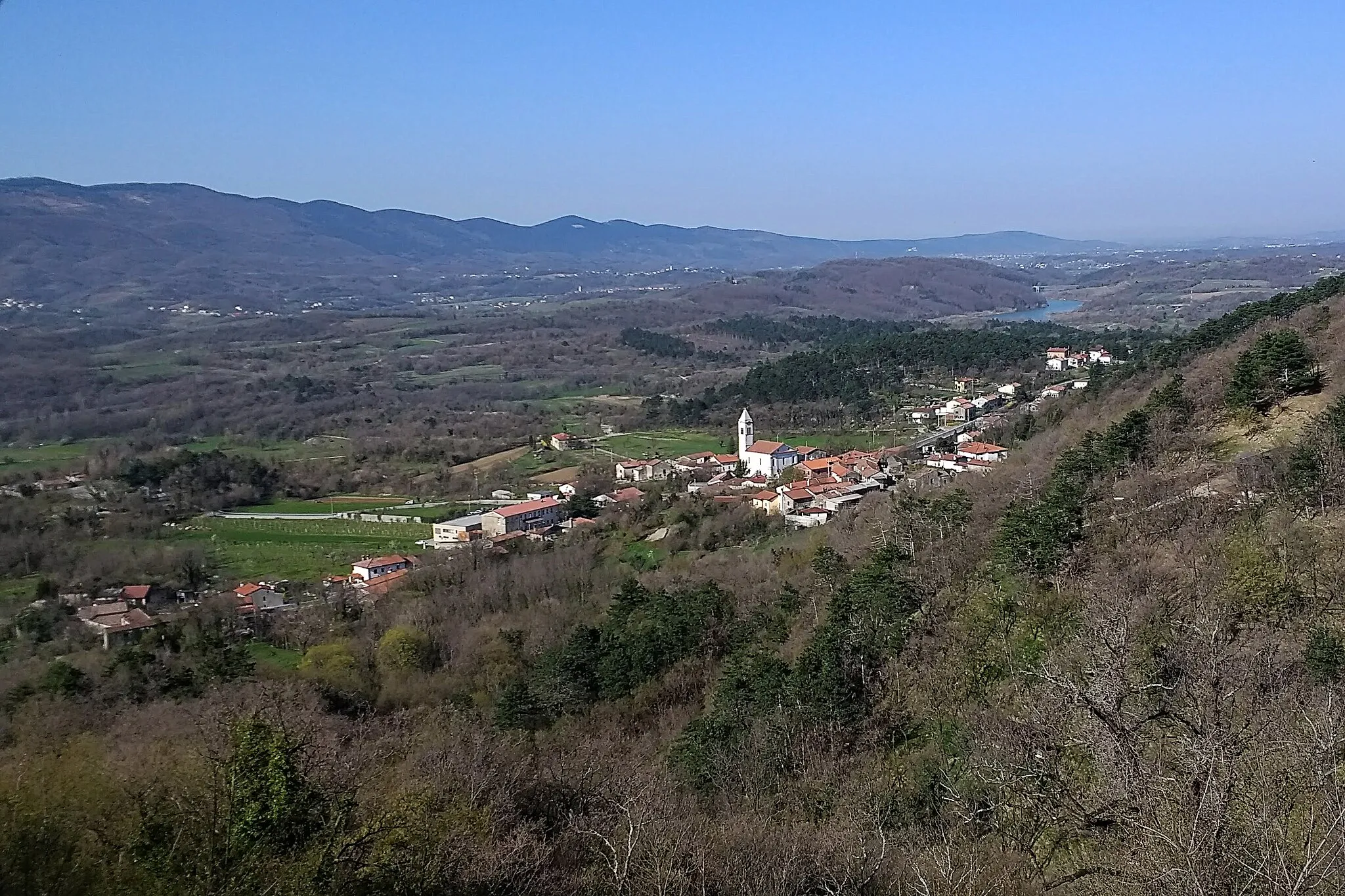Photo showing: Črniče village, Vipava Valley, Slovenia, Europe