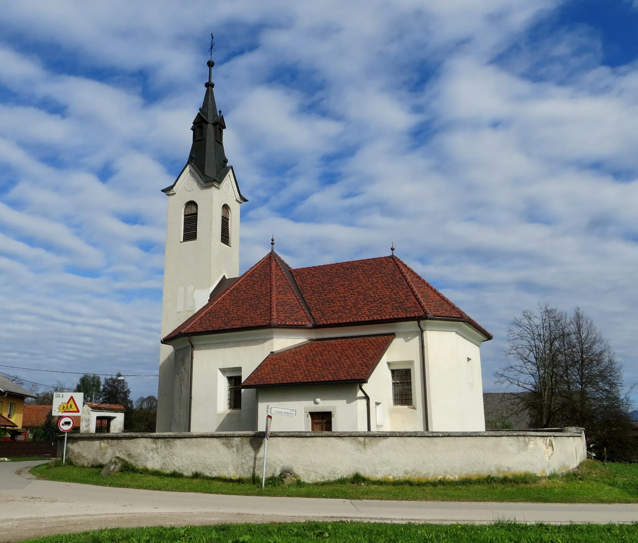 Photo showing: Church in Zgornja Zadobrova, City Municipality of Ljubljana, Slovenia