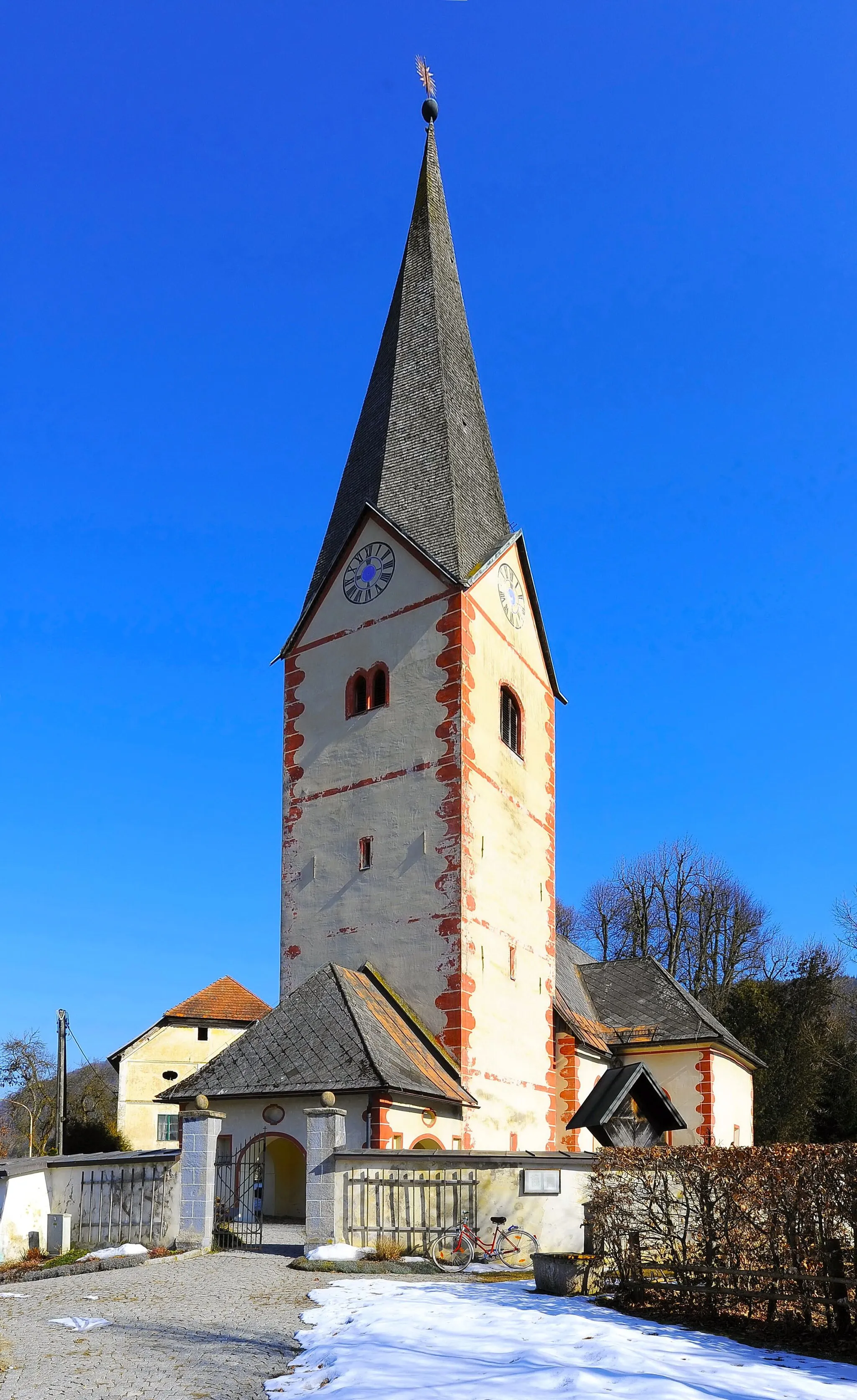 Photo showing: Parish church Saint Paul in Möchling, municipality Gallizien, district Voelkermarkt, Carinthia, Austria