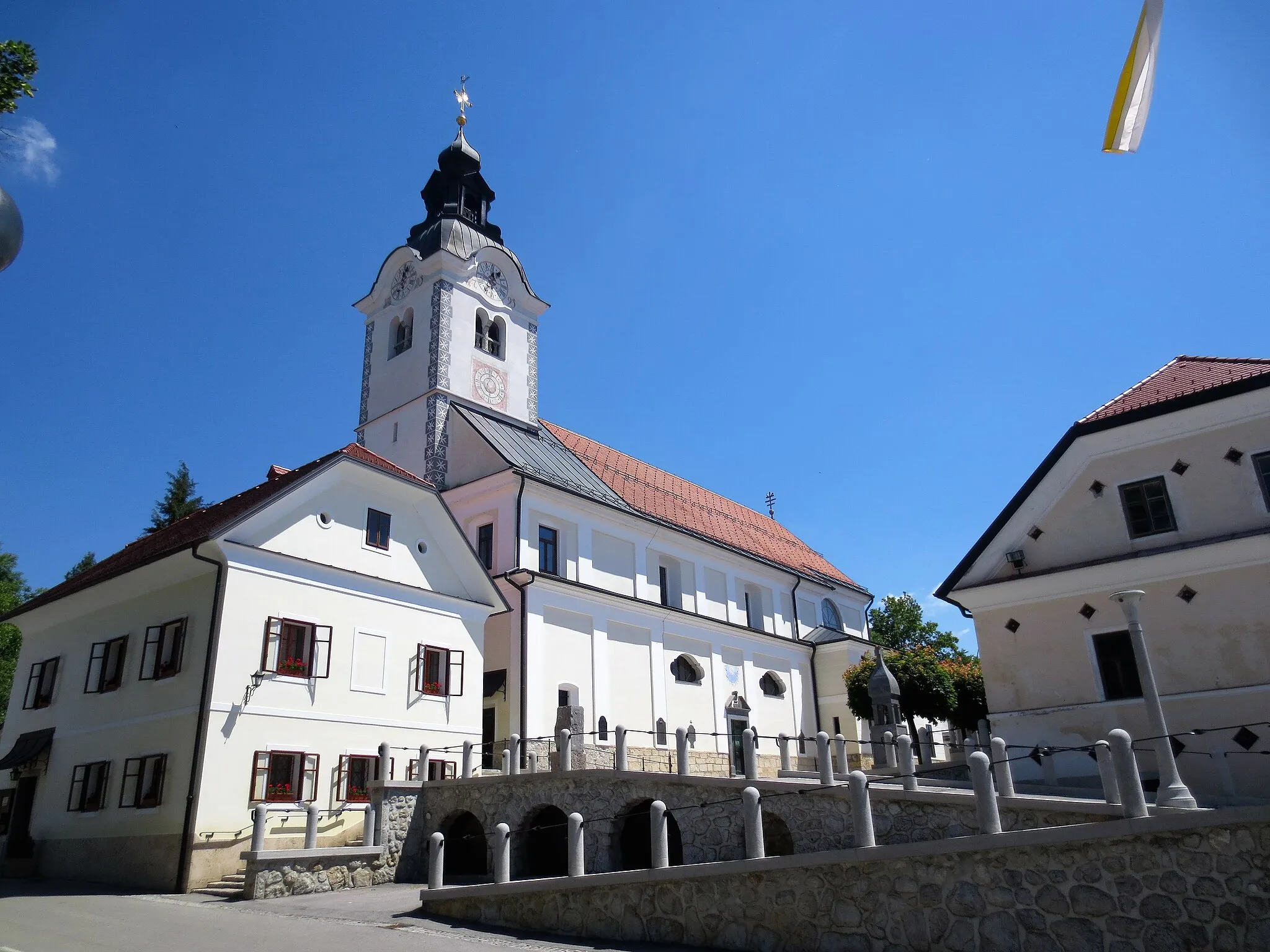 Photo showing: St. Peter's Parish Church (Komenda)