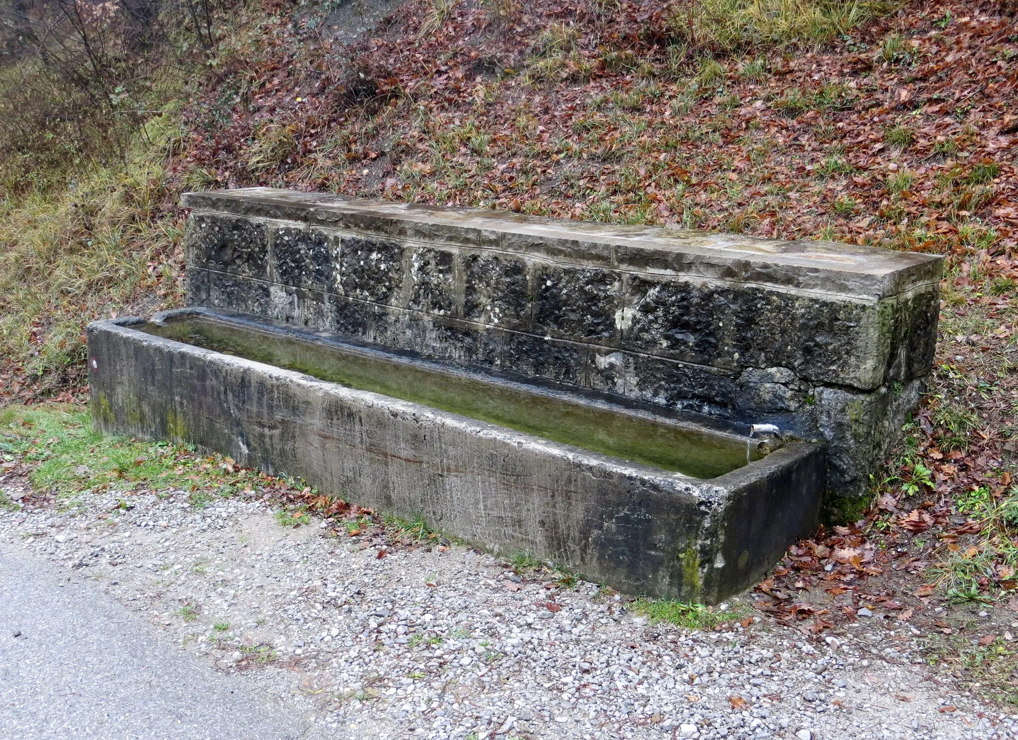Photo showing: Water trough at boundary between Šmarje and Vrtovče, Municipality of Ajdovščina, Slovenia
