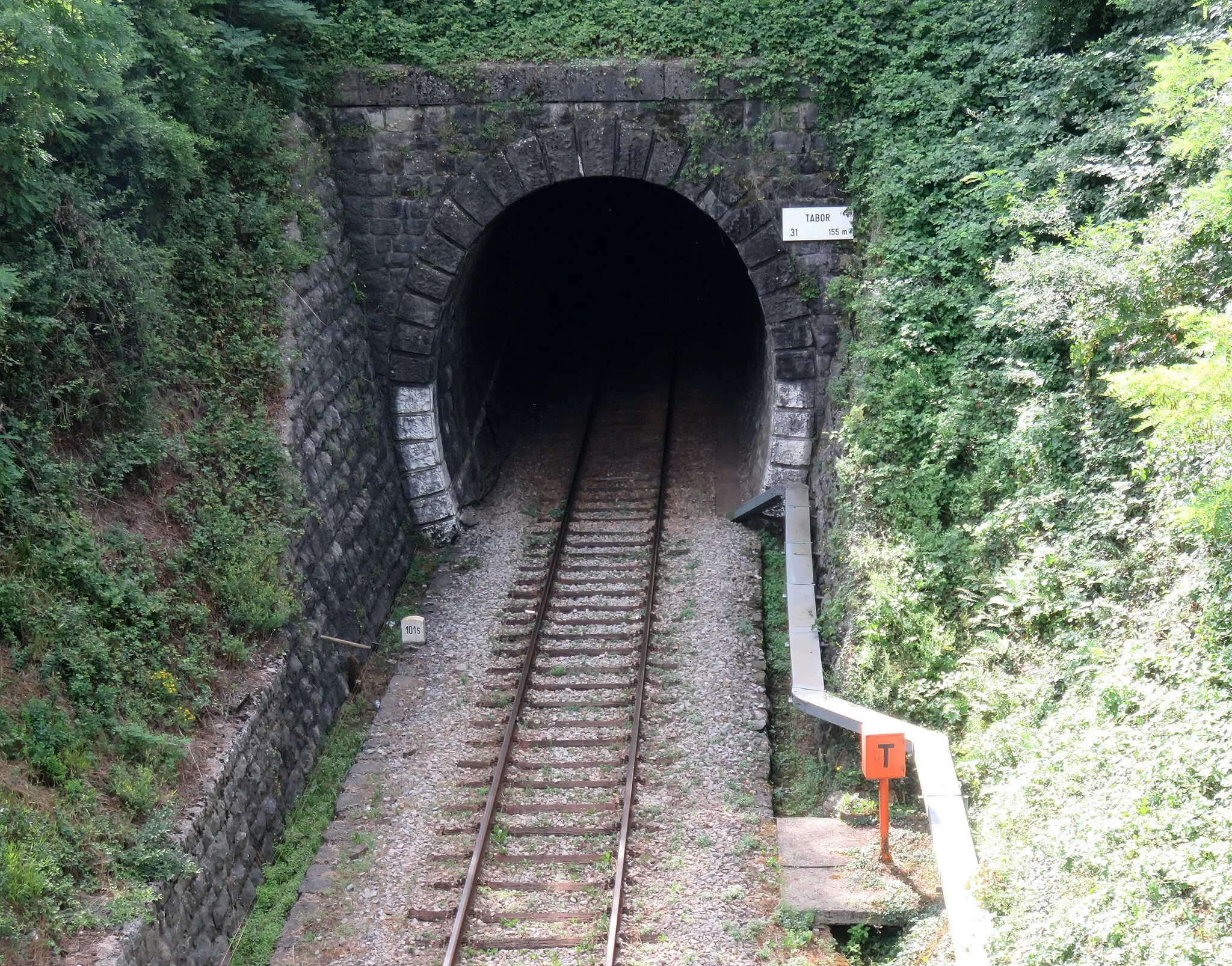 Photo showing: Rail tunnel (155 m) below Tabor, Municipality of Nova Gorica, Slovenia