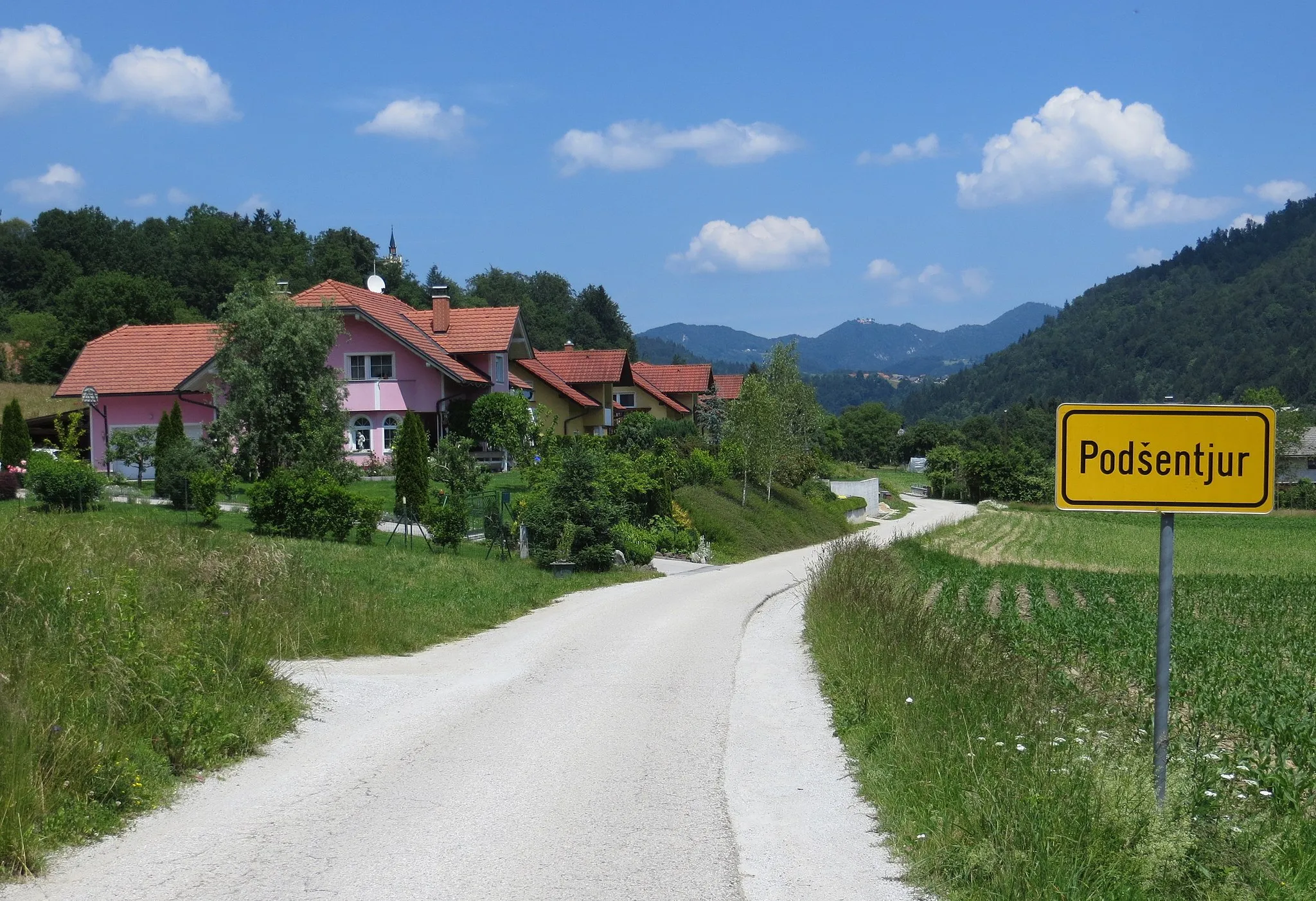Photo showing: The settlement of Podšentjur, Municipality of Litija, Slovenia