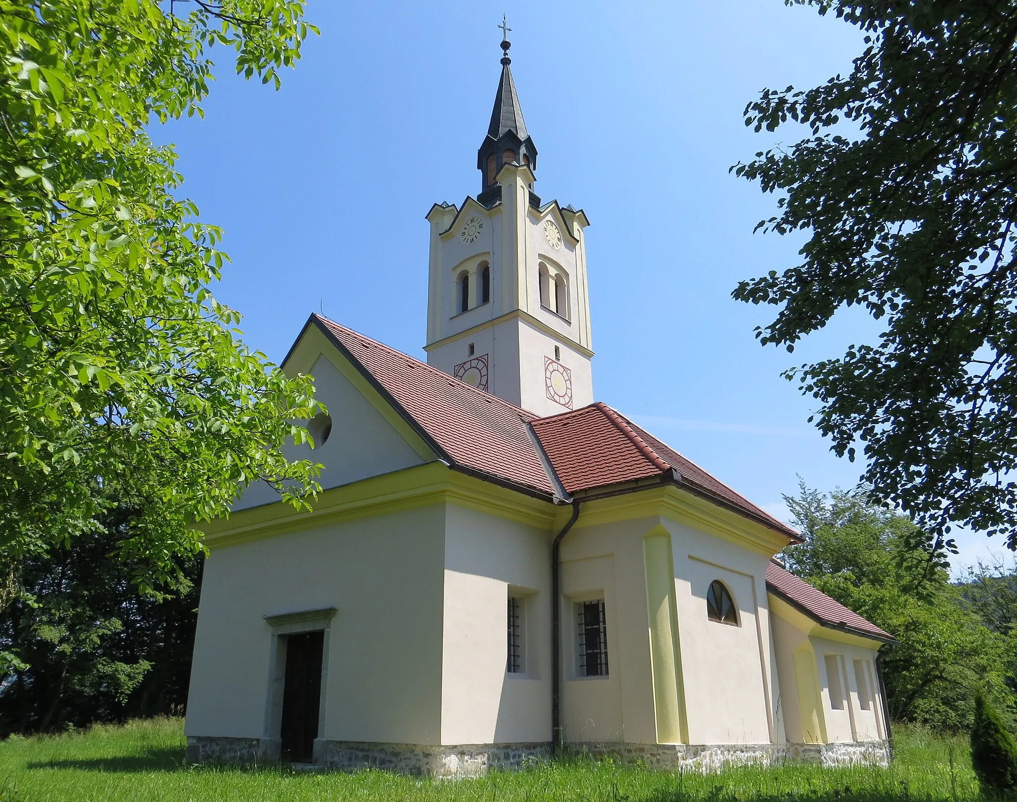 Photo showing: Church in the settlement of Podšentjur, Municipality of Litija, Slovenia