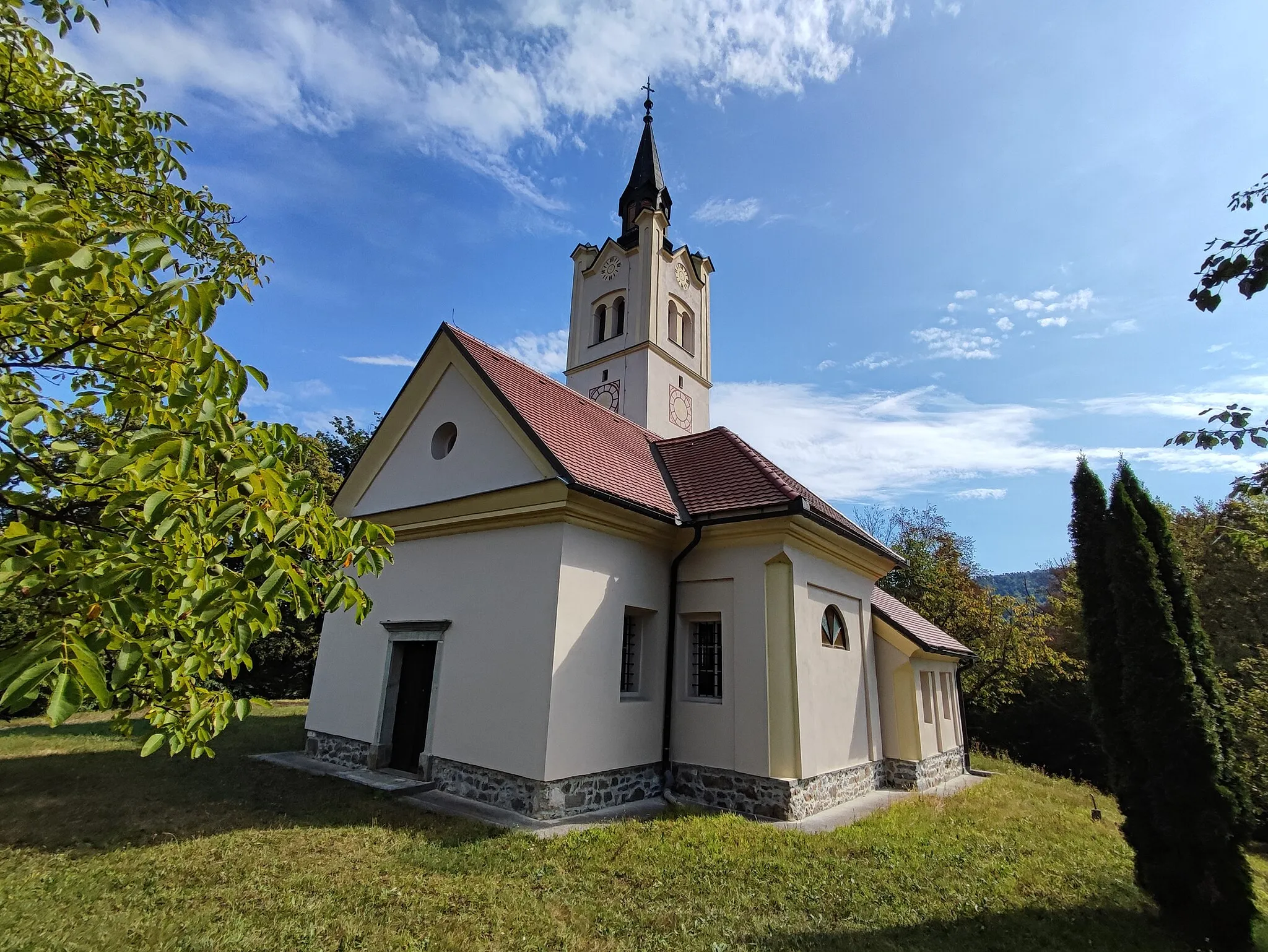Photo showing: St. George's church in Podšentjur (near Litija).
