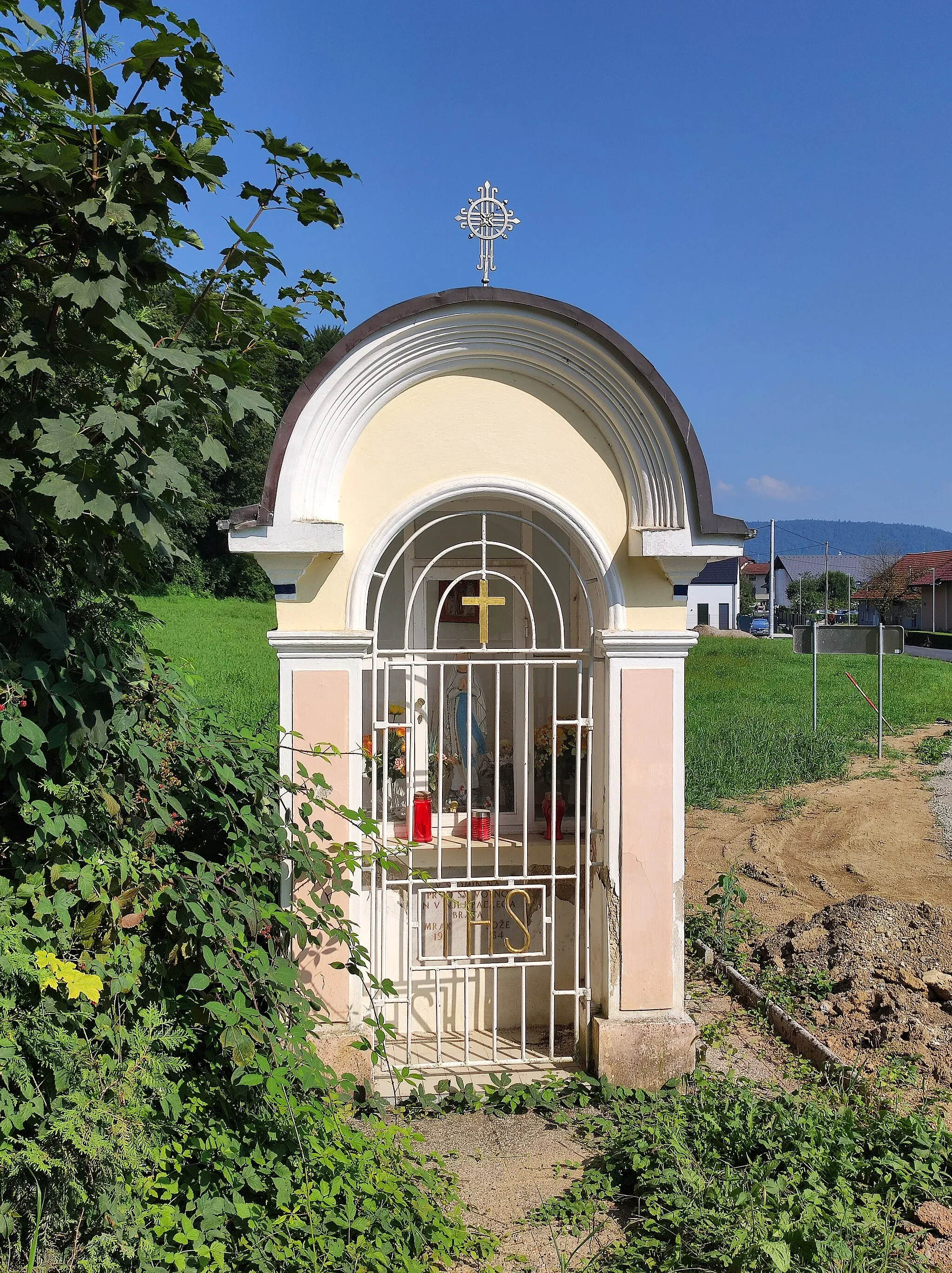 Photo showing: Chapel shrine in Žabnica.
