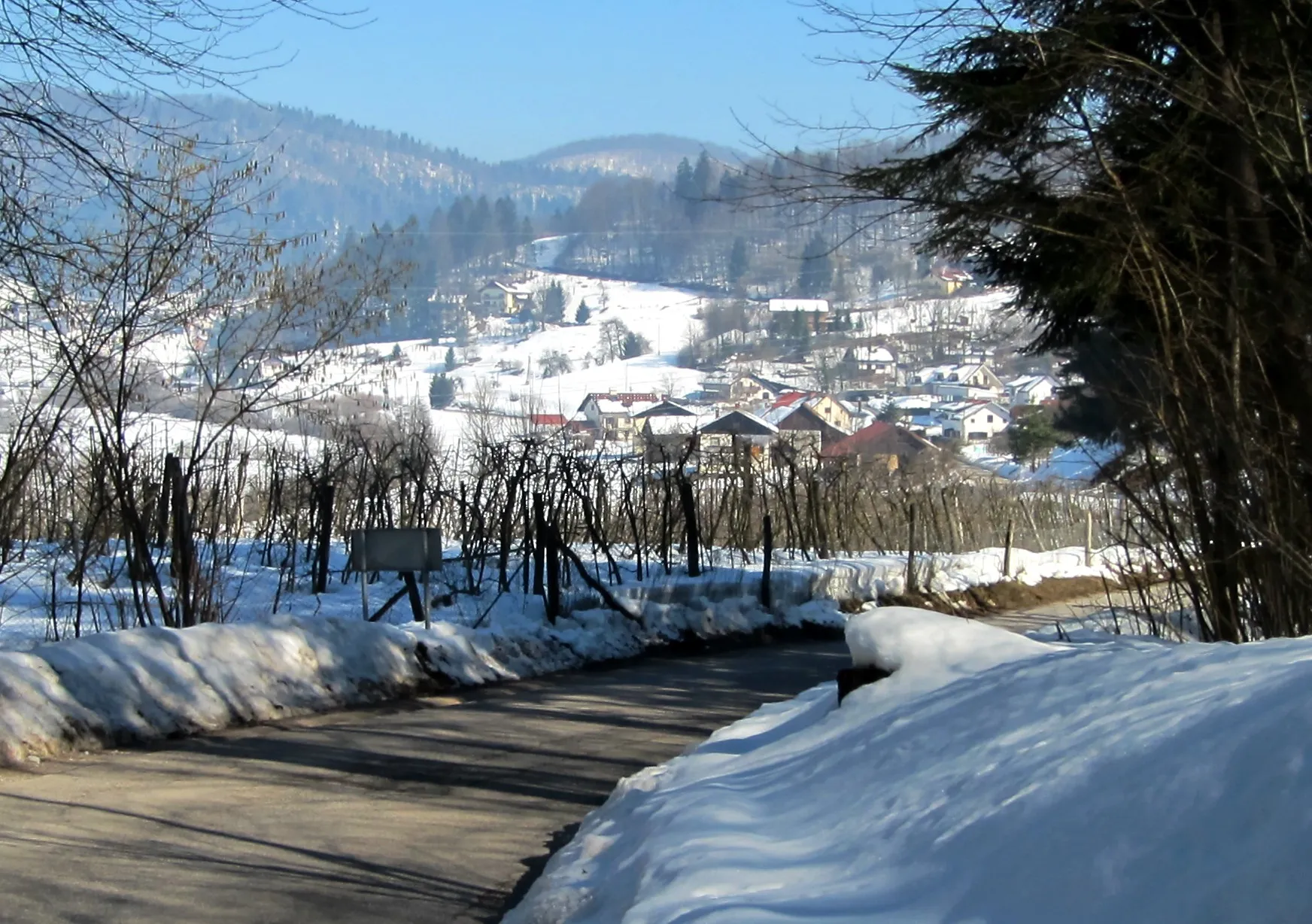 Photo showing: The settlement of Lesno Brdo, Municipality of Horjul, Slovenia