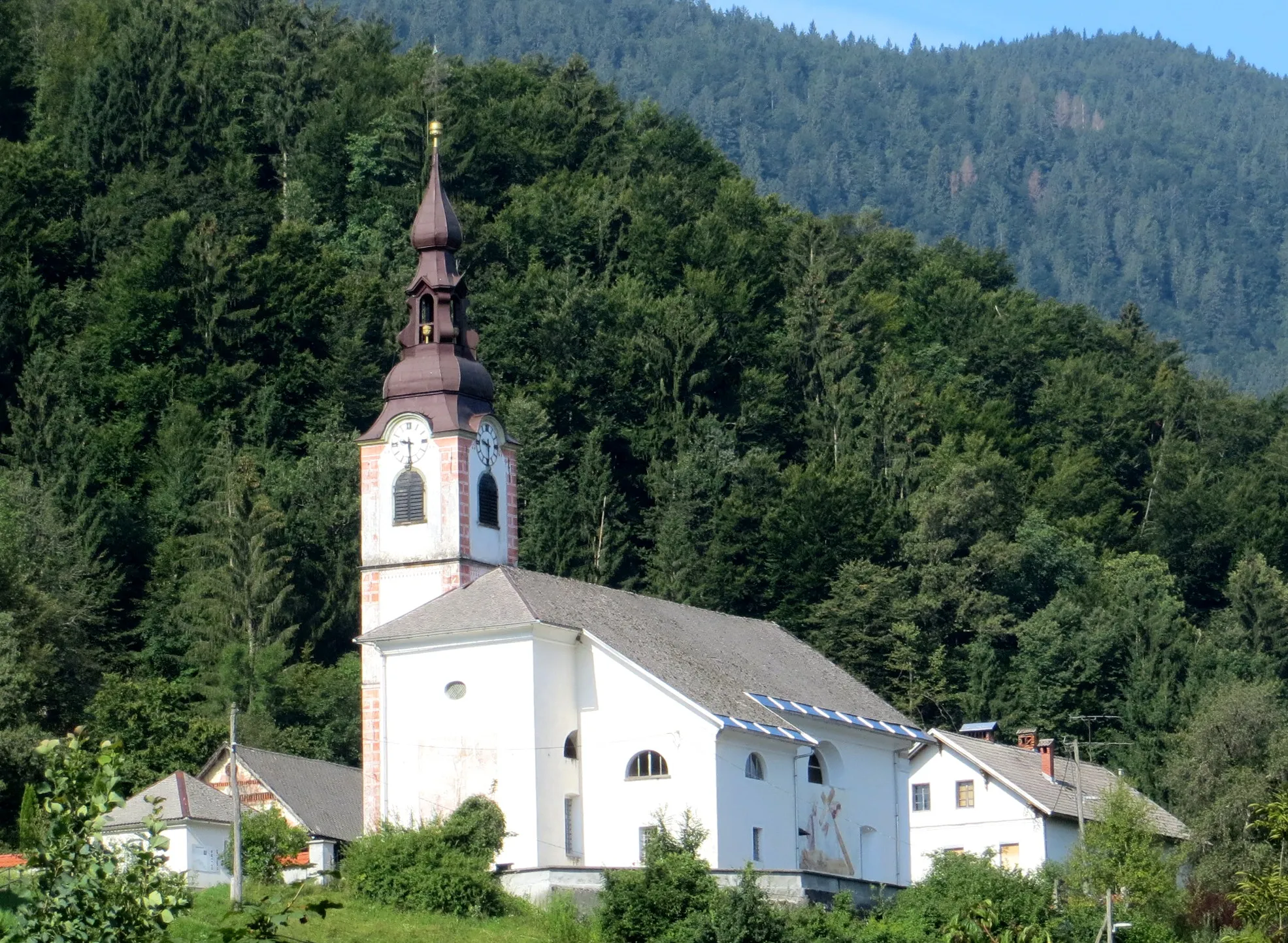 Photo showing: Holy Trinity Church in Kamna Gorica, Municipality of Radovljica, Slovenia