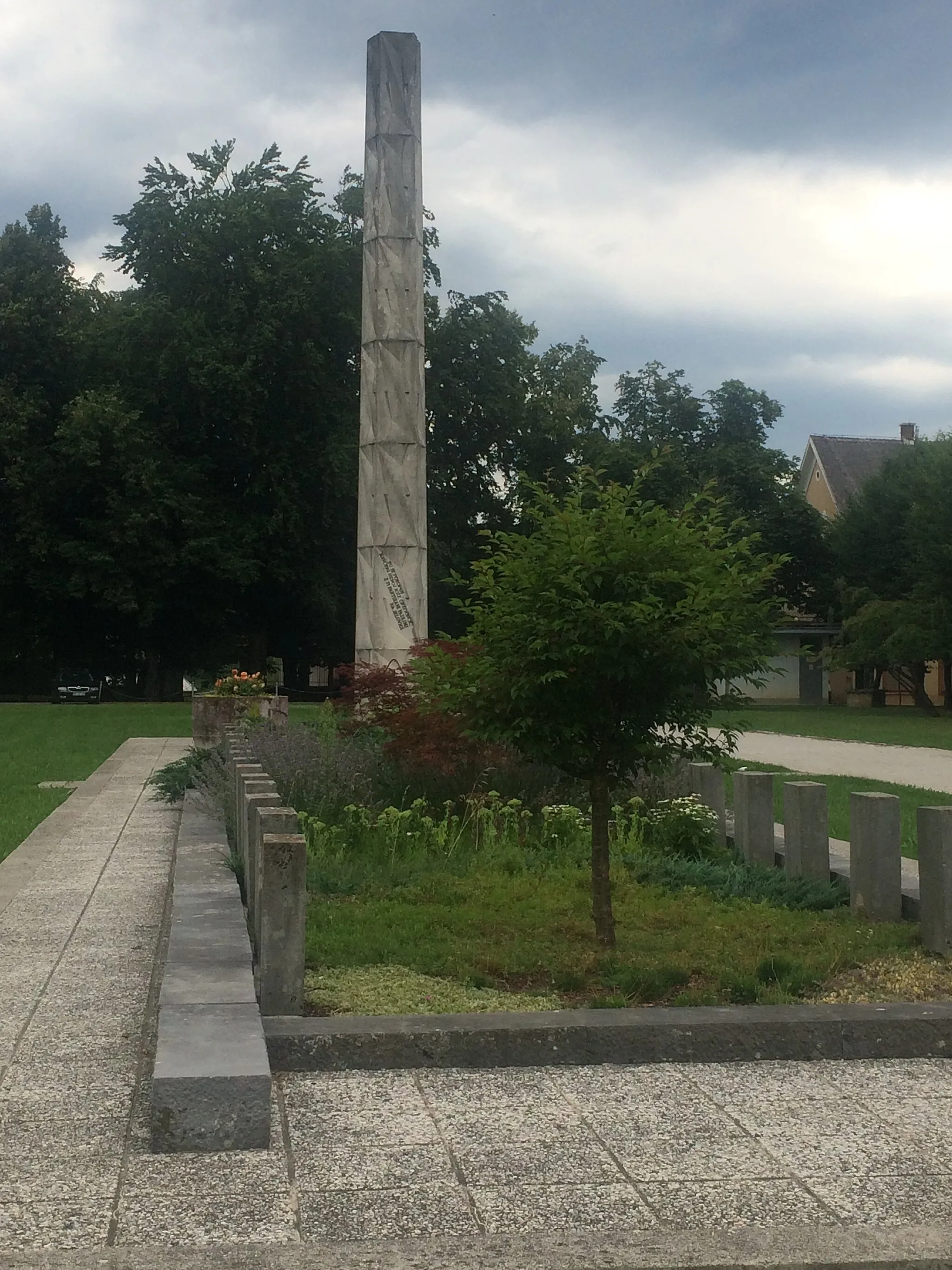 Photo showing: Memorial to Jelovica 71 Partizans in Radovljica, Slovenia