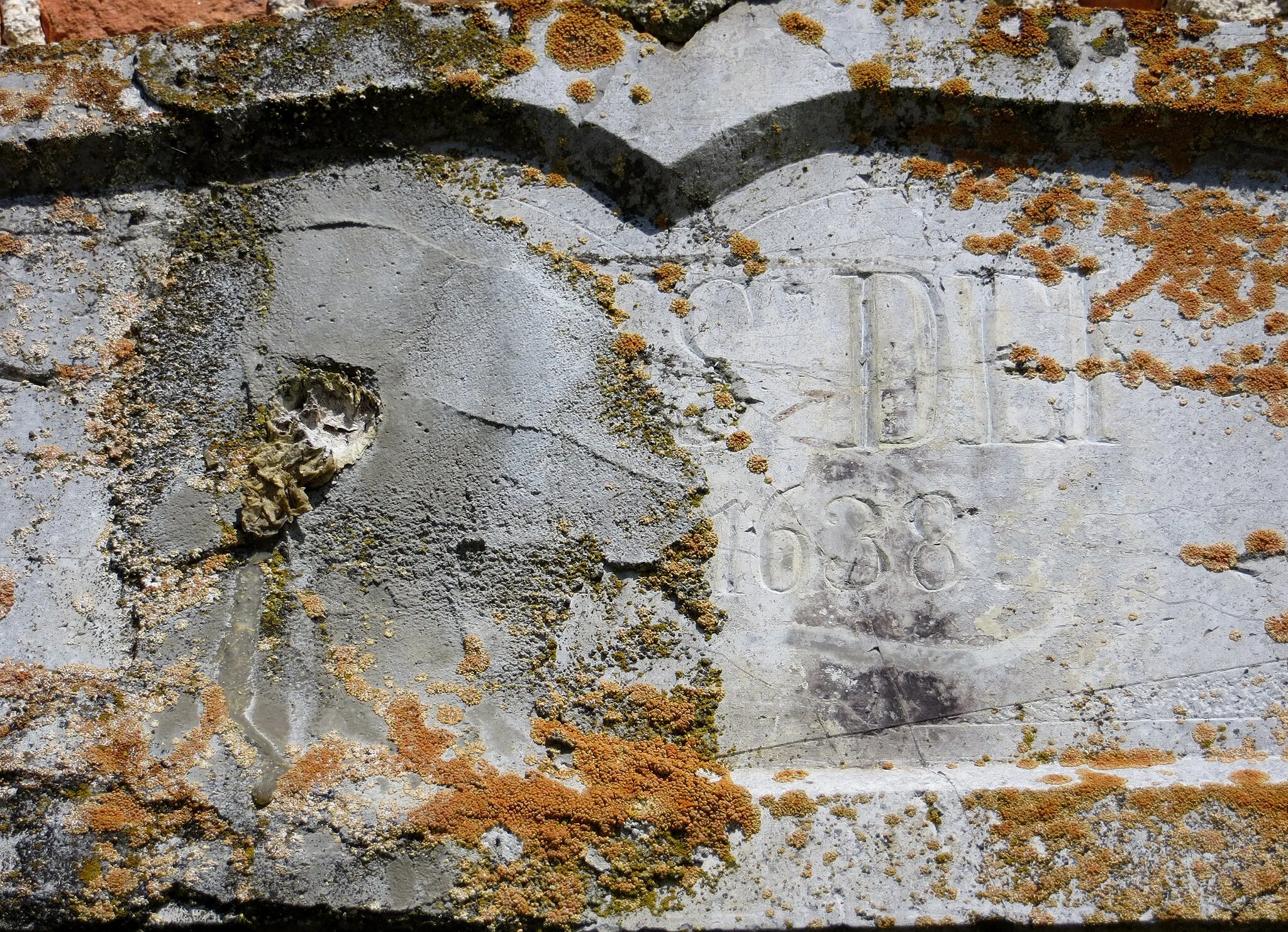 Photo showing: Lintel with the year 1638 on Saint Michael's Church in Polom, Municipality of Kočevje, Slovenia