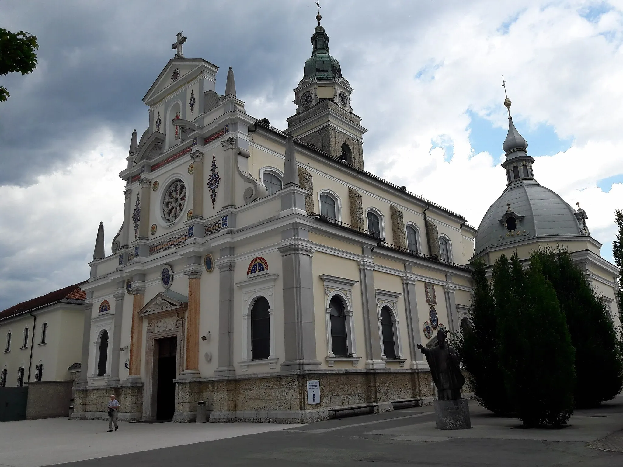 Photo showing: Church Bazilika Marije pomagaj