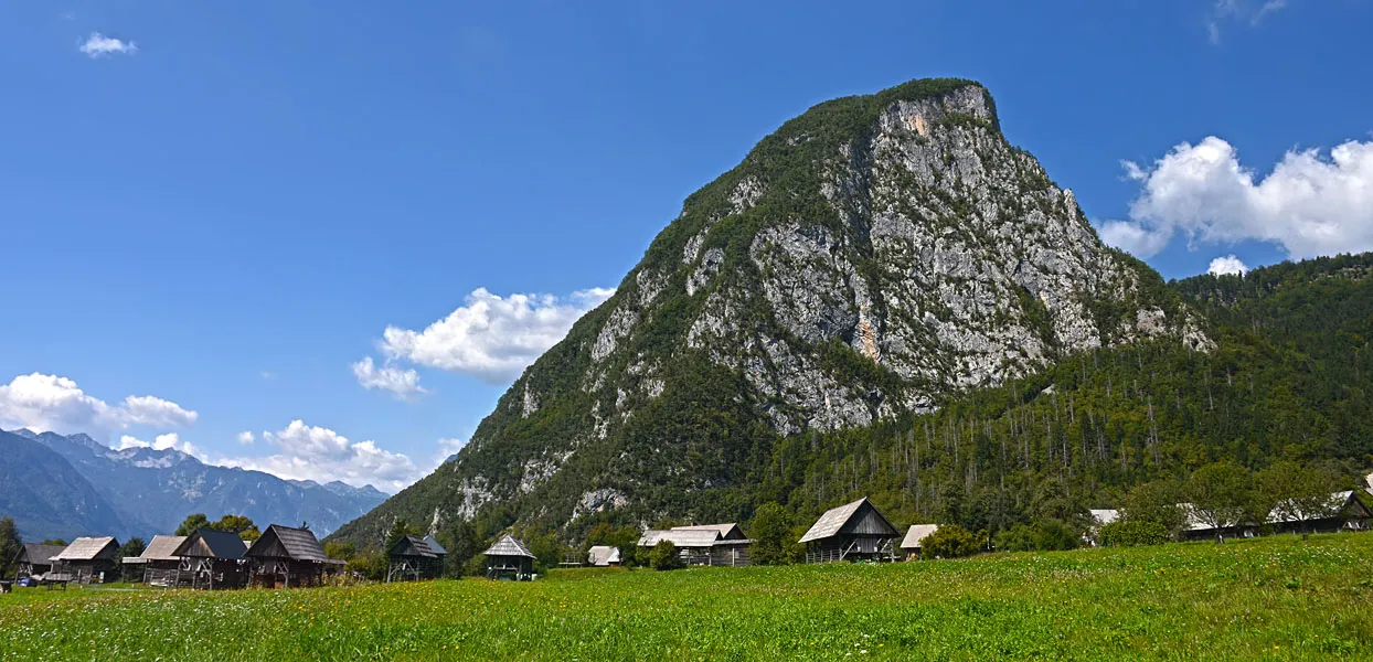 Photo showing: The group of hay-racks in Studor is an ethnological attraction.