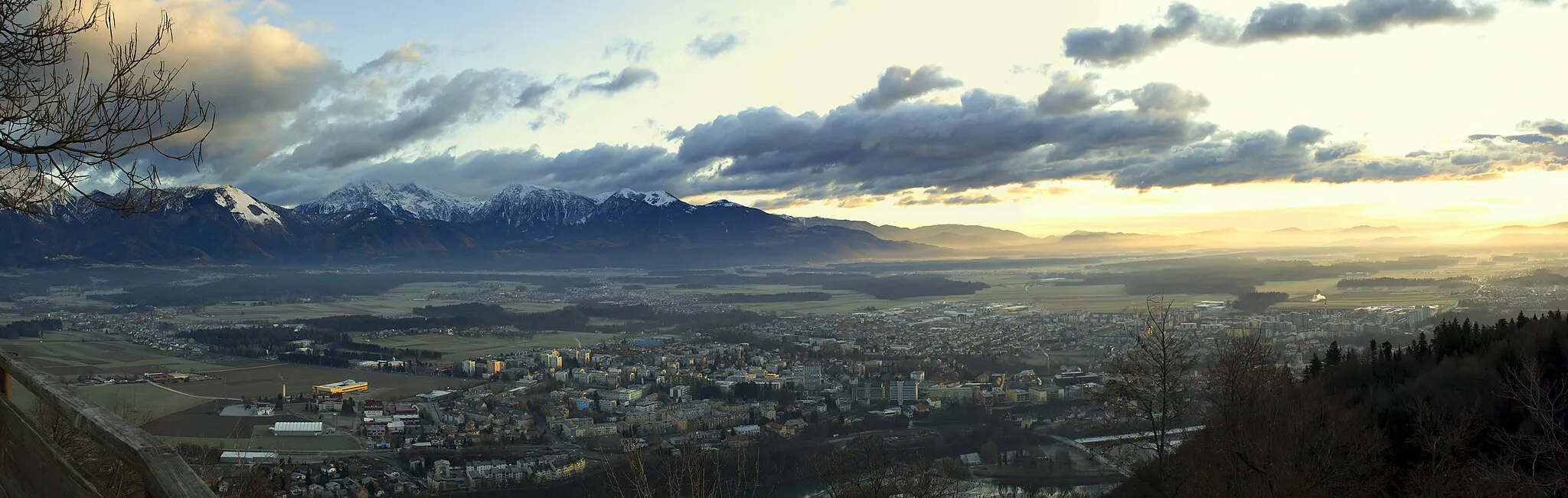 Photo showing: View on Kranj from Šmarjetna gora