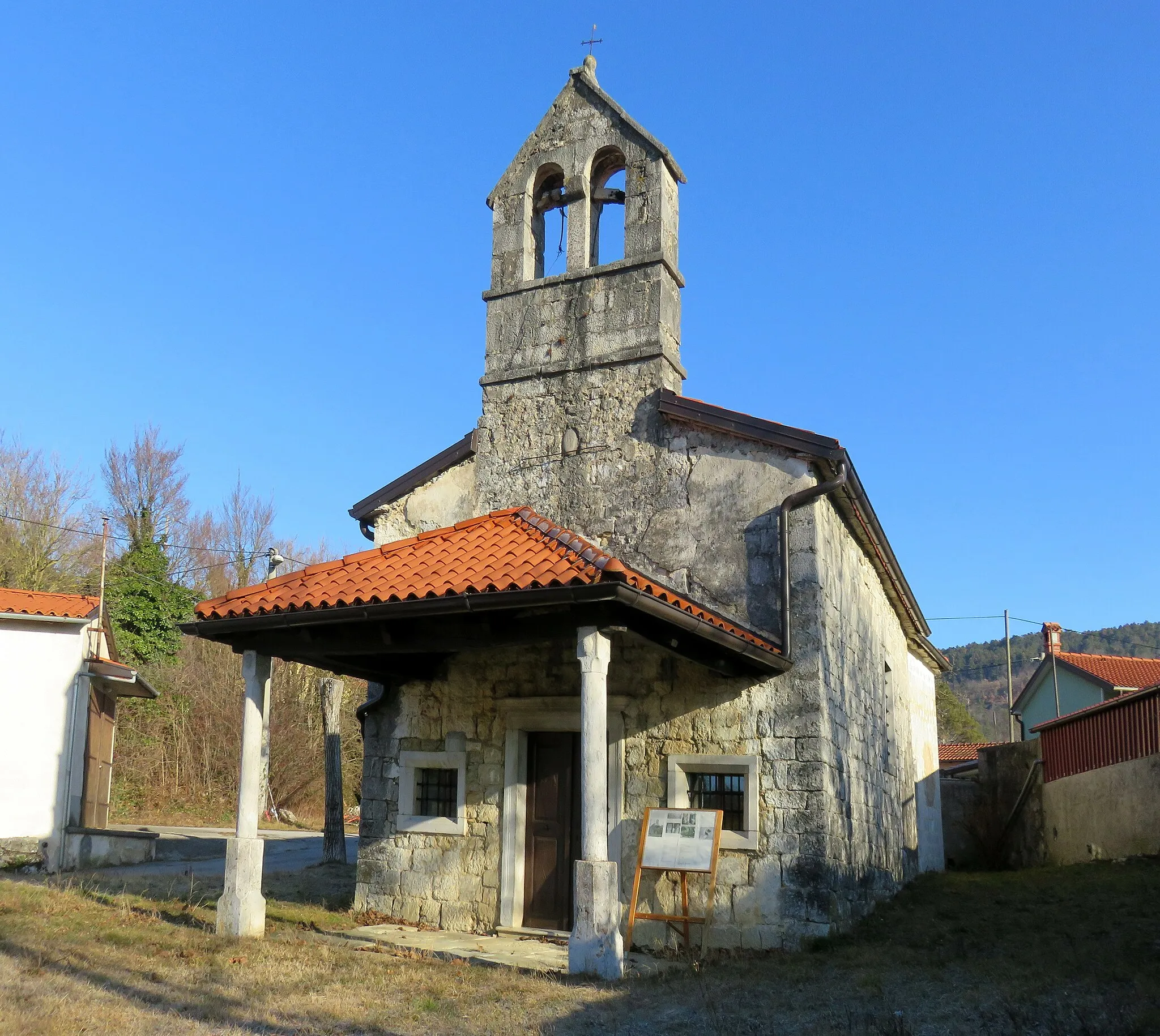 Photo showing: Saint Thomas's Church in Famlje, Municipality of Divača, Slovenia